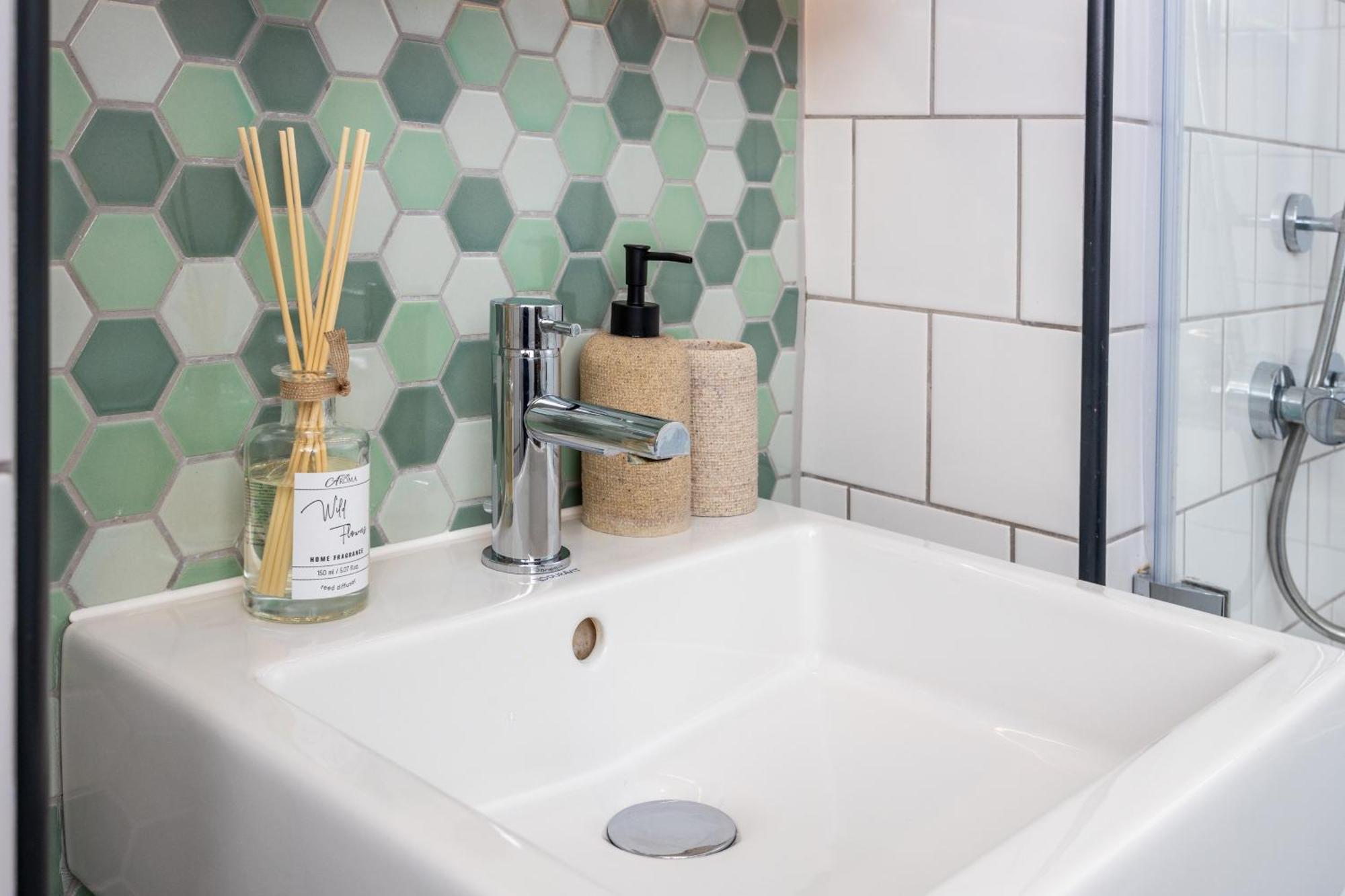 Luxury & Spacious 2 Bedroom Apt With City Views Londen