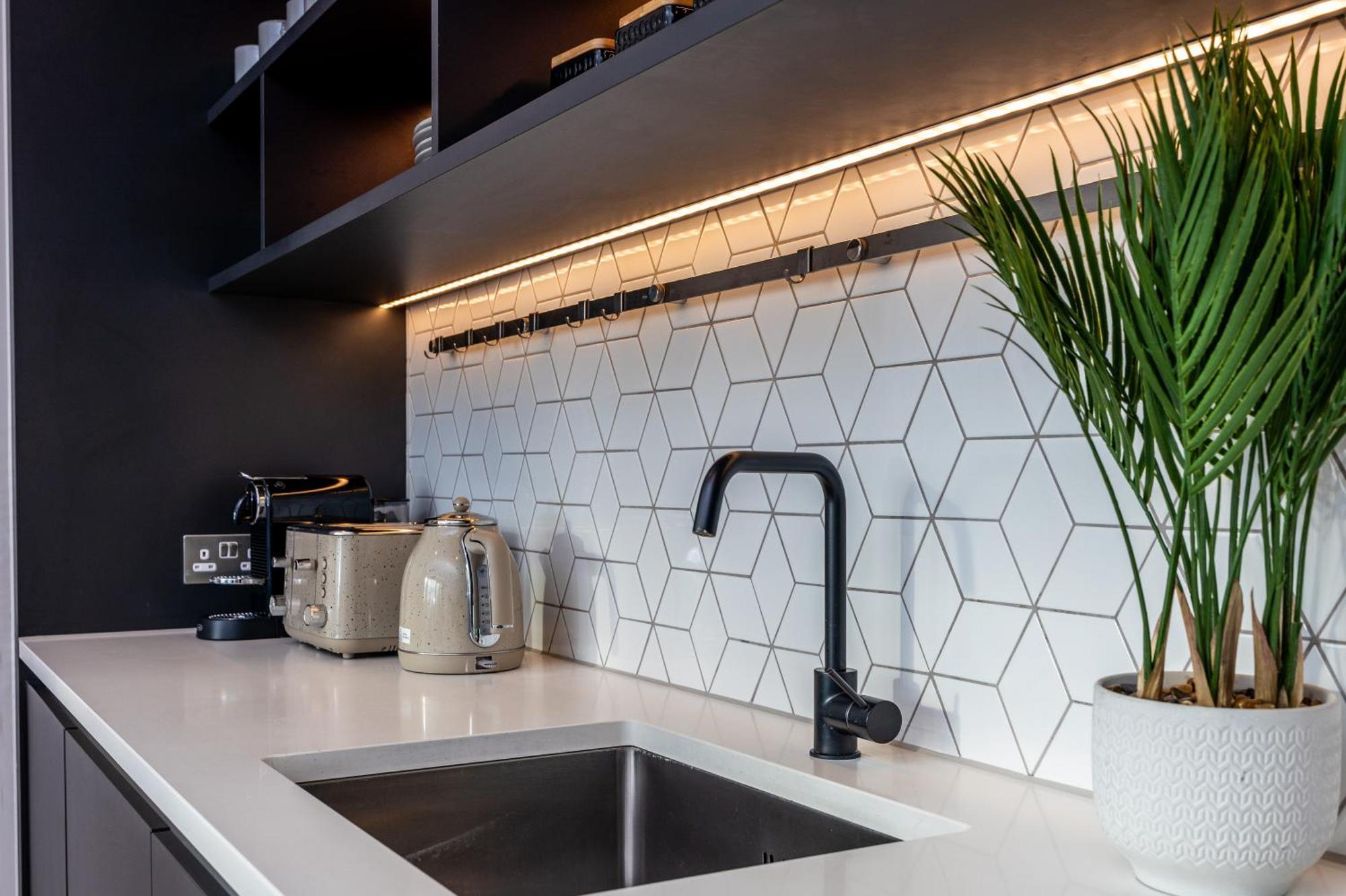 Luxury & Spacious 2 Bedroom Apt With City Views Appartement