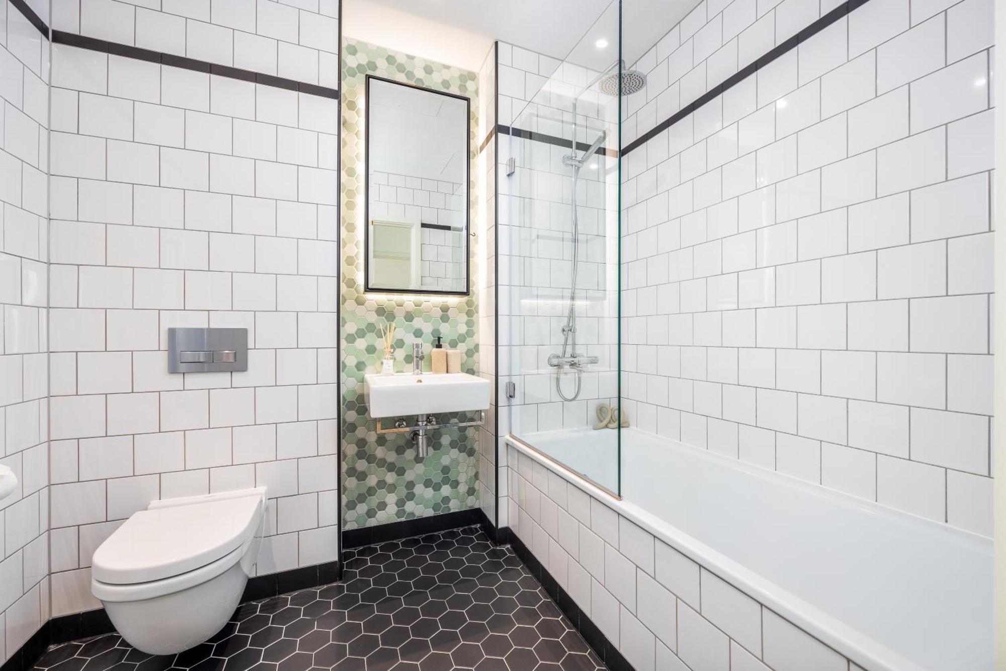 Luxury & Spacious 2 Bedroom Apt With City Views Londen