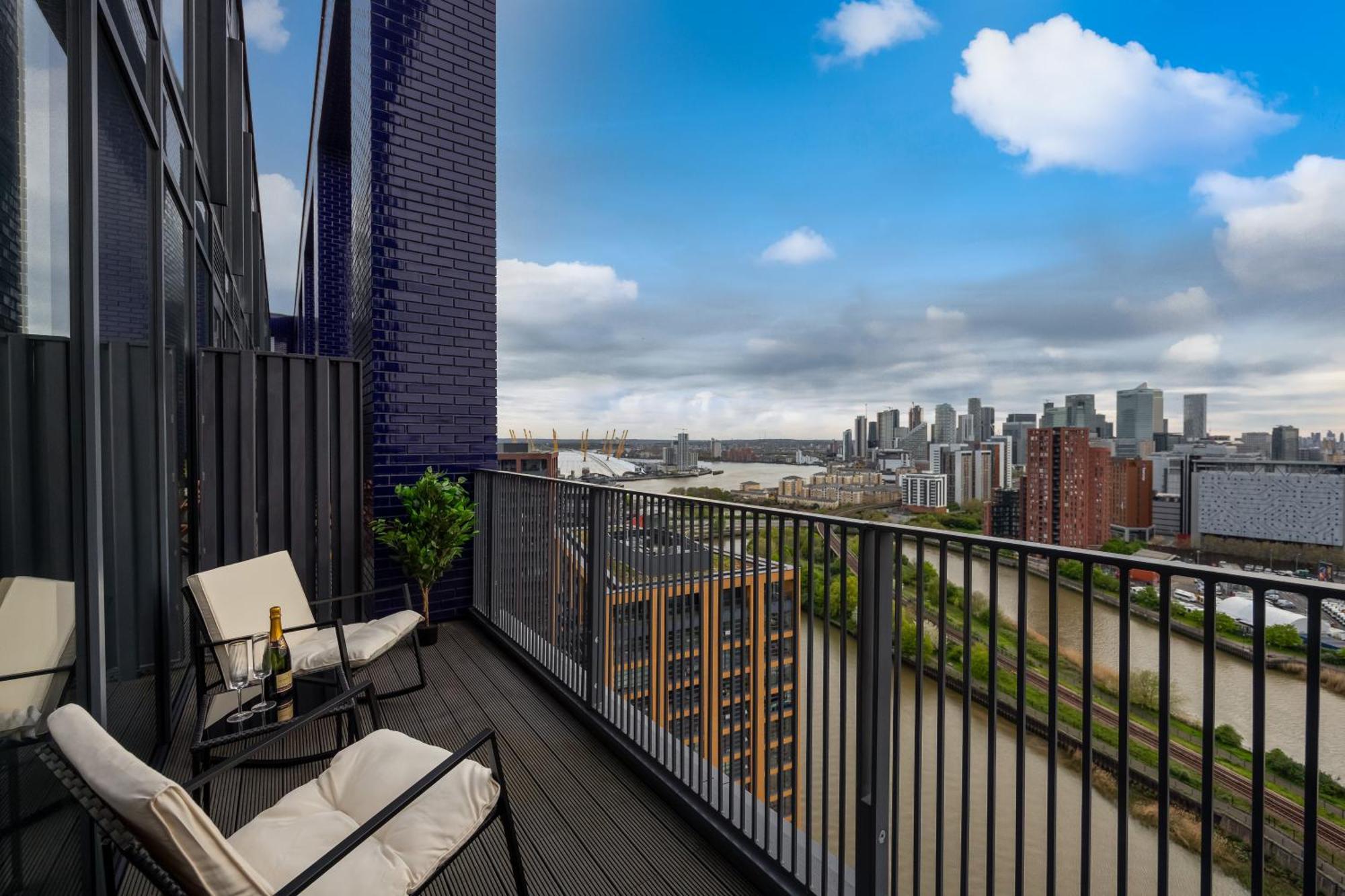 Appartement Luxury & Spacious 2 Bedroom Apt With City Views Londen