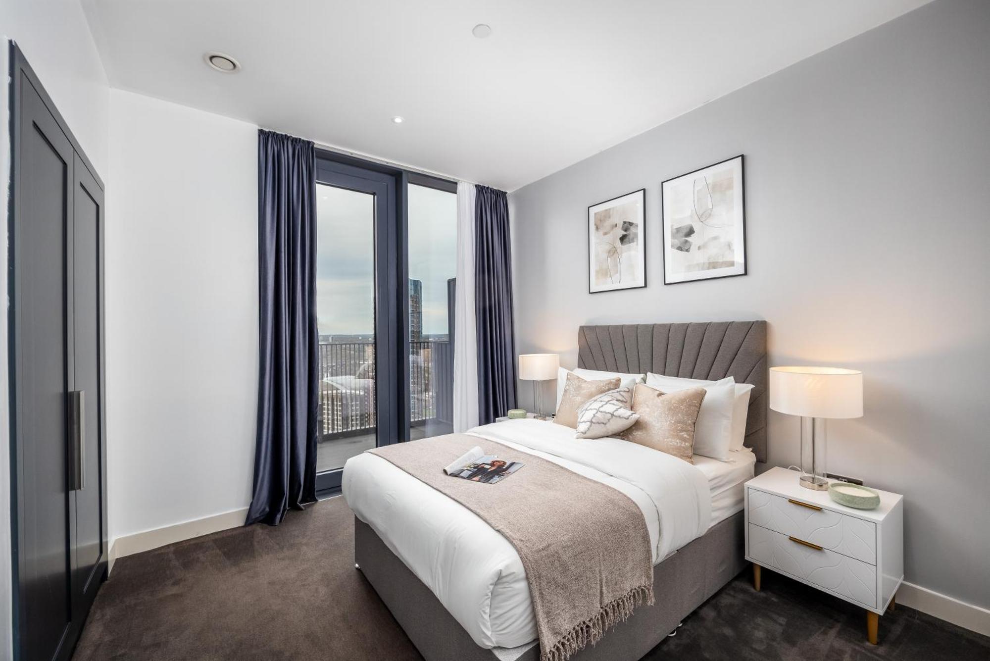 Luxury & Spacious 2 Bedroom Apt With City Views Londen