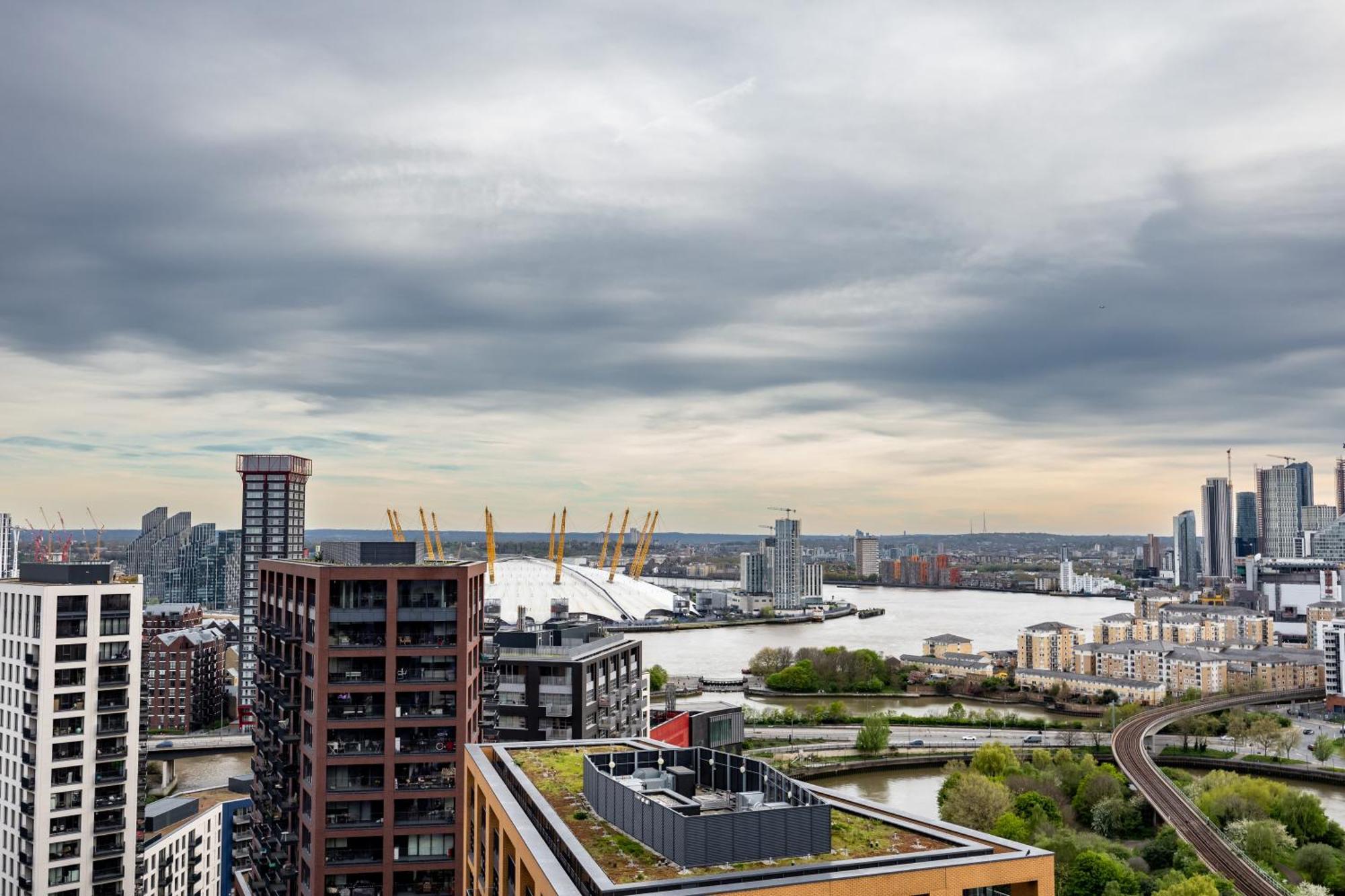 Appartement Luxury & Spacious 2 Bedroom Apt With City Views Londen