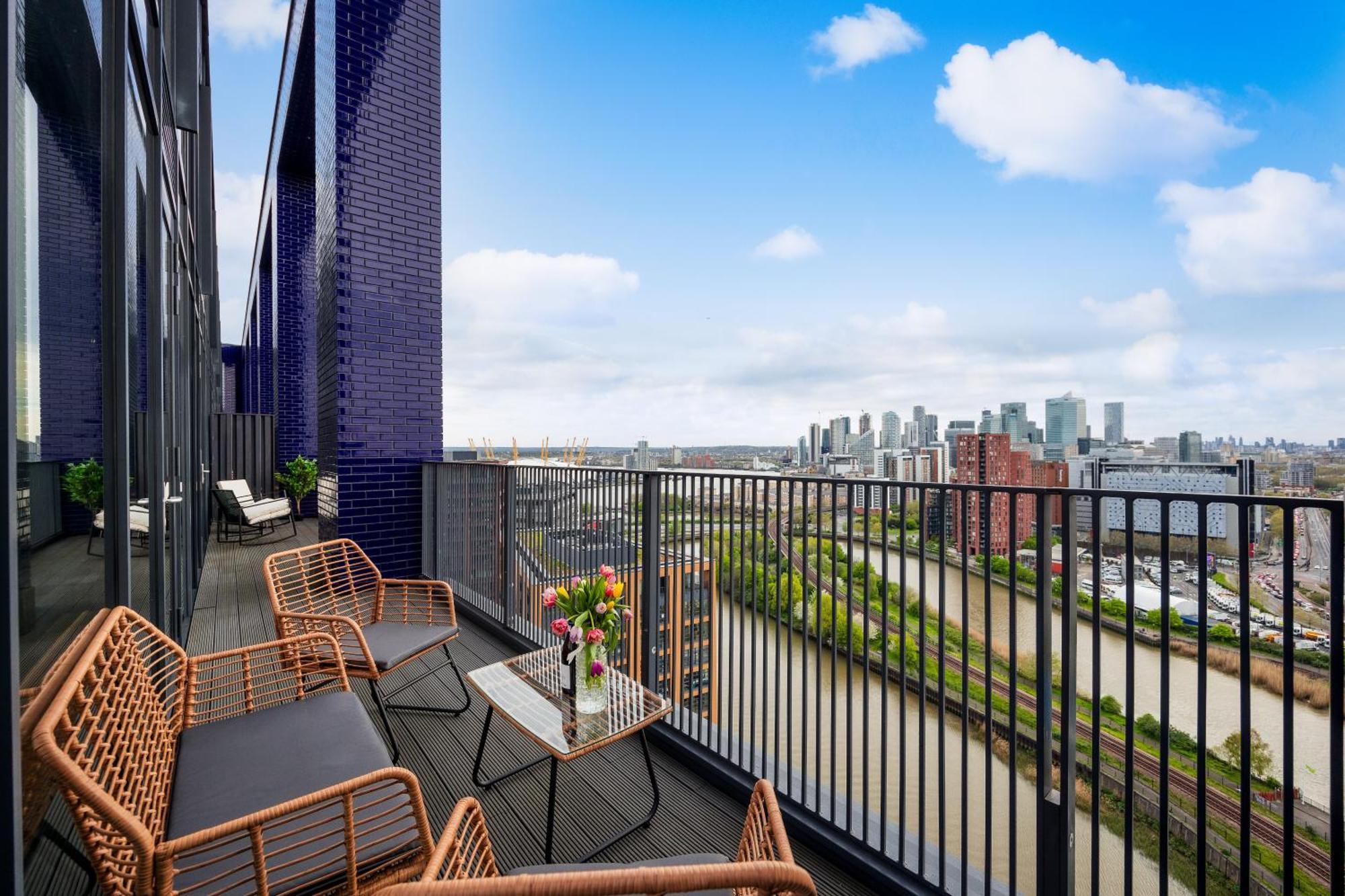 Luxury & Spacious 2 Bedroom Apt With City Views Appartement