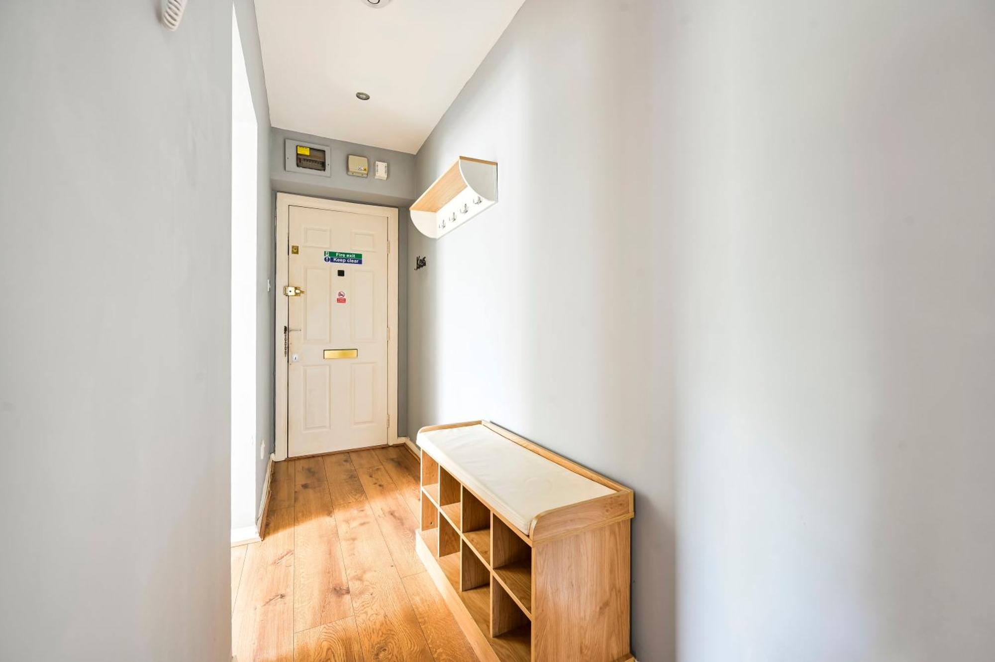 Lägenhet Cosy 1-Bed E15, Sleeps 4, 1 Min From Tube Station Near O2 Arena *