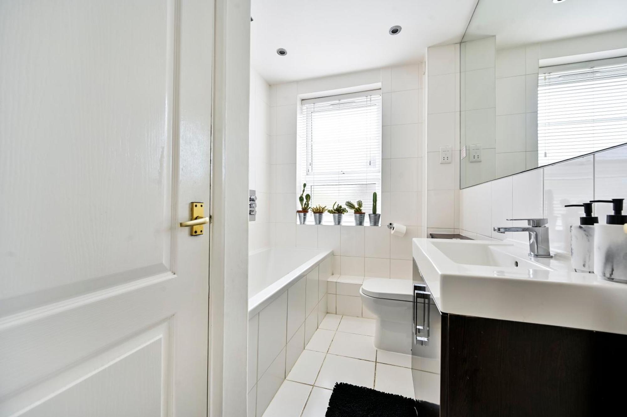 Cosy 1-Bed E15, Sleeps 4, 1 Min From Tube Station Near O2 Arena Lägenhet