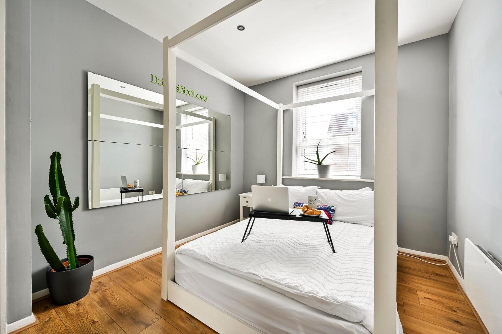Cosy 1-Bed E15, Sleeps 4, 1 Min From Tube Station Near O2 Arena Lägenhet