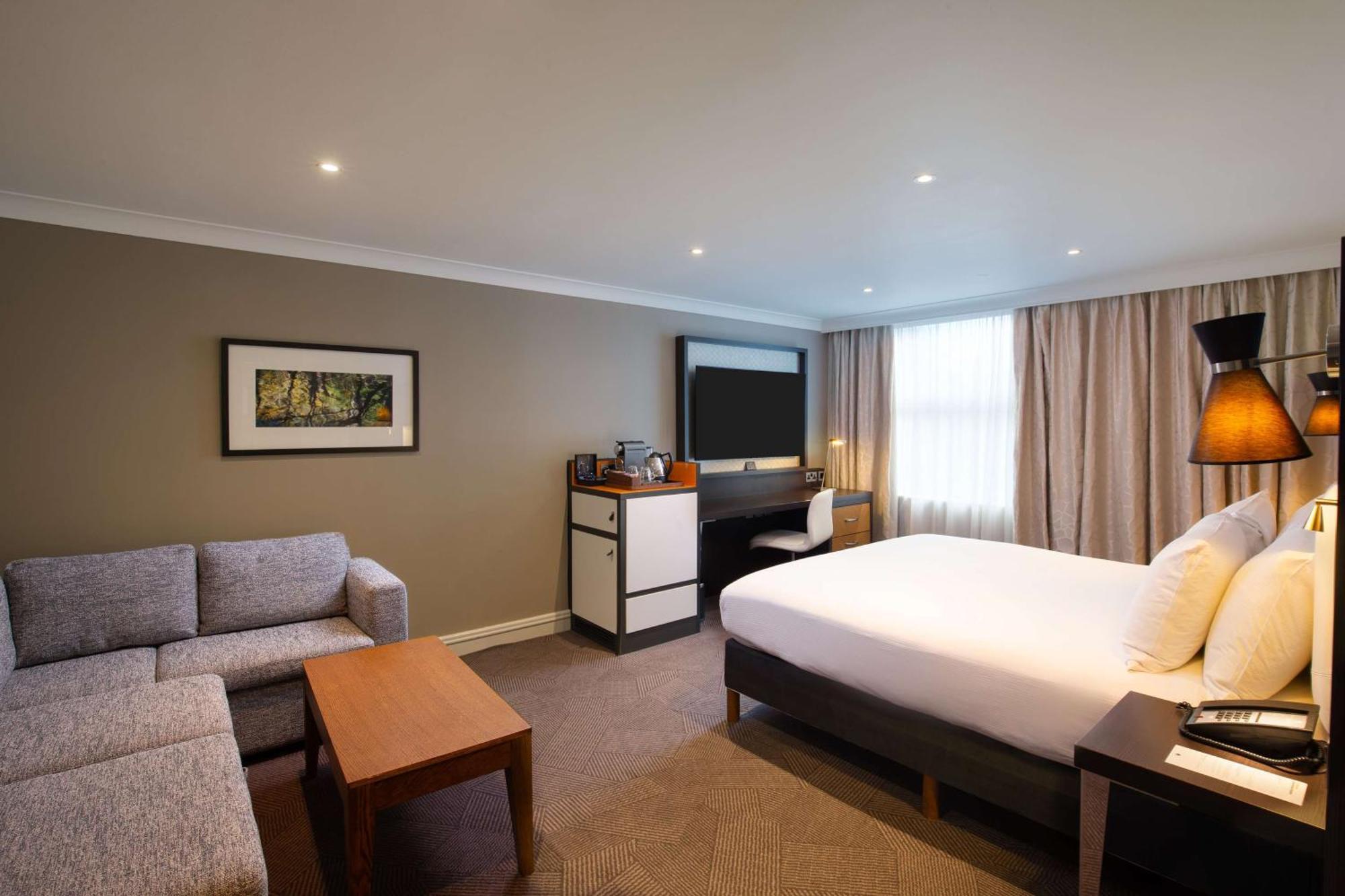 Doubletree By Hilton Ealing Hotel London