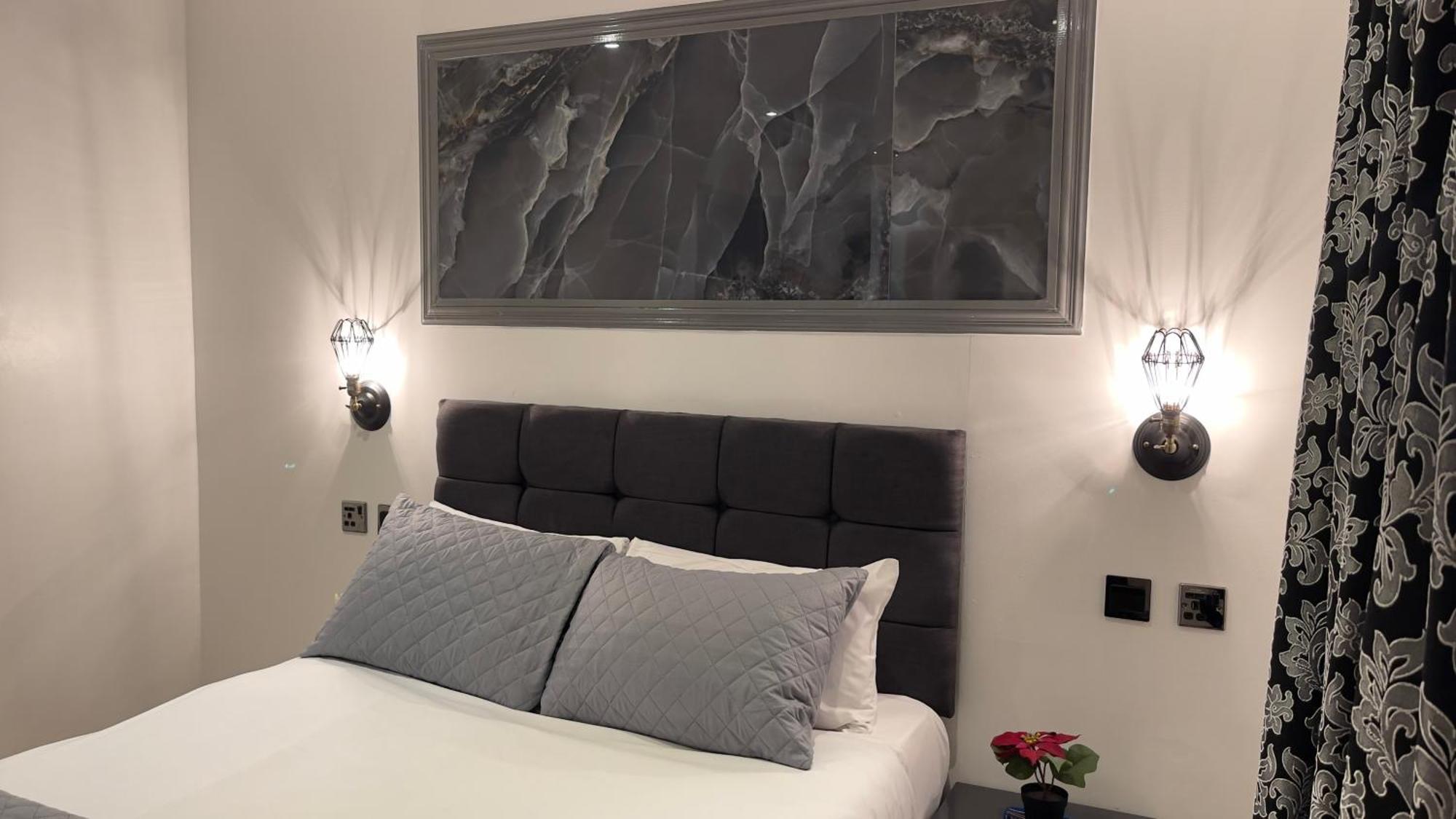Pasha - 3* Boutique London