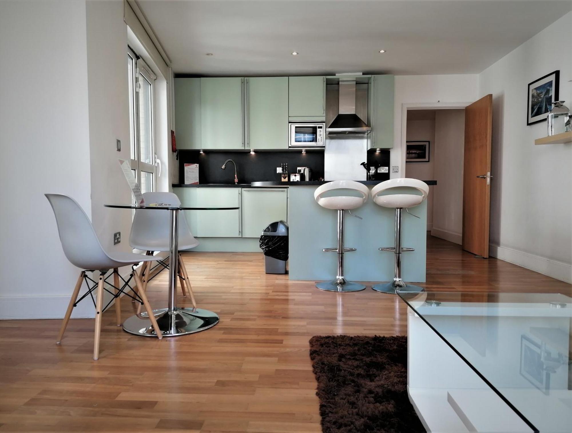 Still Life Tower Hill Executive Apartment *