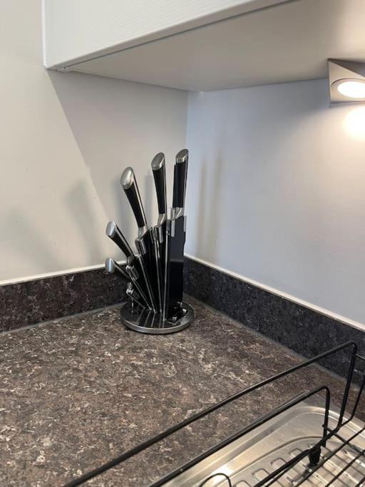 Contemporary Urban Retreat, 2-bedroom Haven By City Airport Appartement Londen