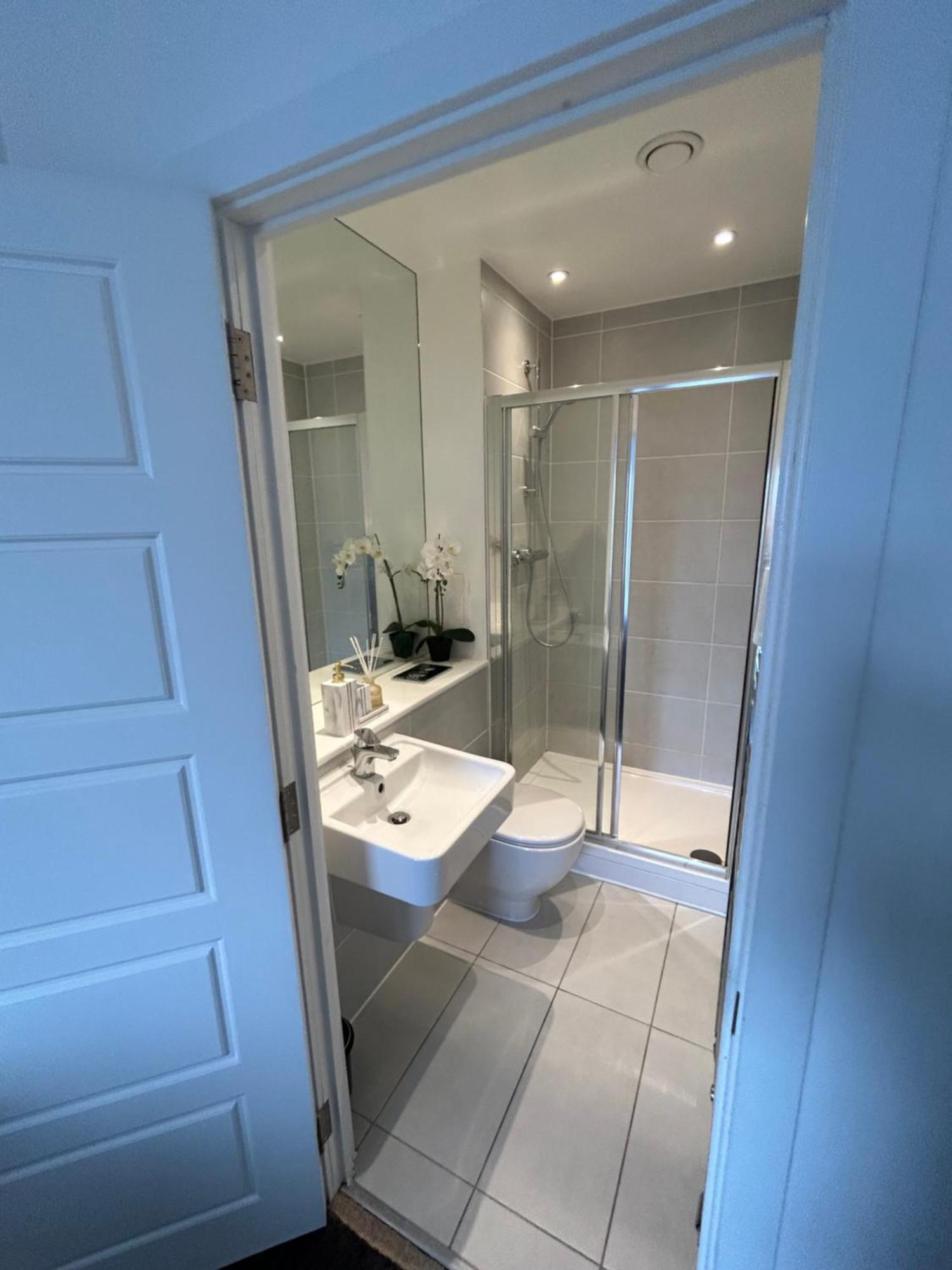 Contemporary Urban Retreat, 2-bedroom Haven By City Airport Appartement