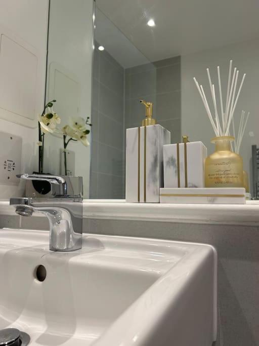 Appartement Contemporary Urban Retreat, 2-bedroom Haven By City Airport Londen