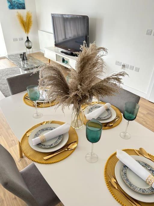 Appartement Contemporary Urban Retreat, 2-bedroom Haven By City Airport Londen