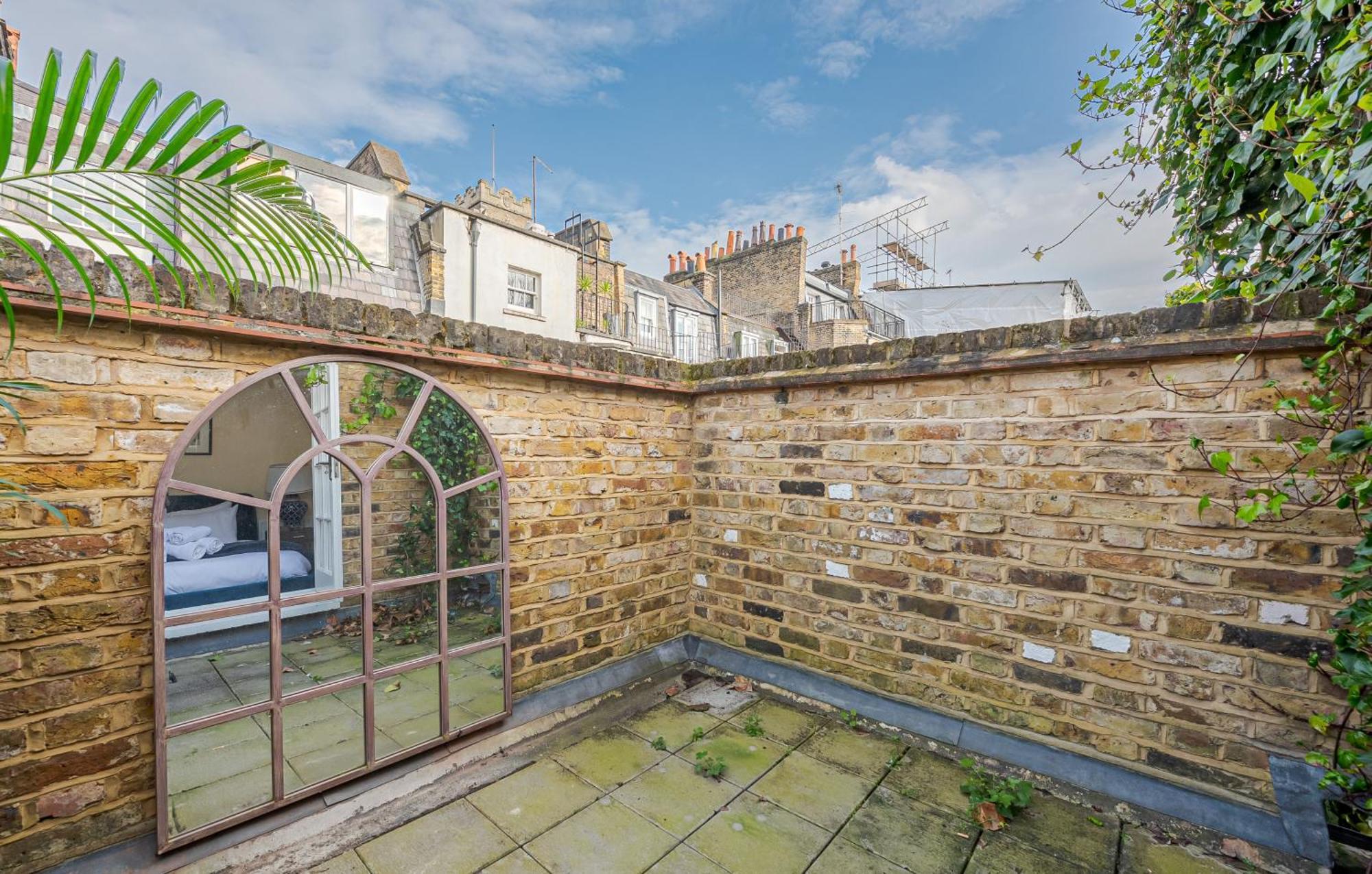 Luxury 3 Bedroom House In Belgravia Prime Location And Stylish Leilighet