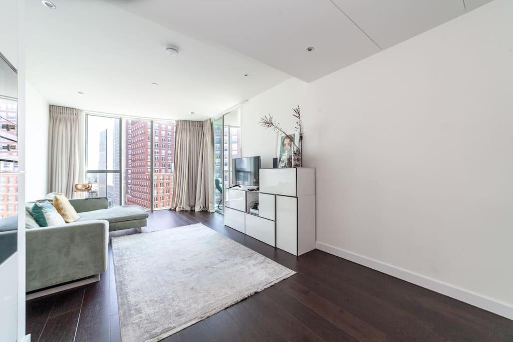 Full Of Light & Spacious 2br Residence, 9 Elms Appartement *