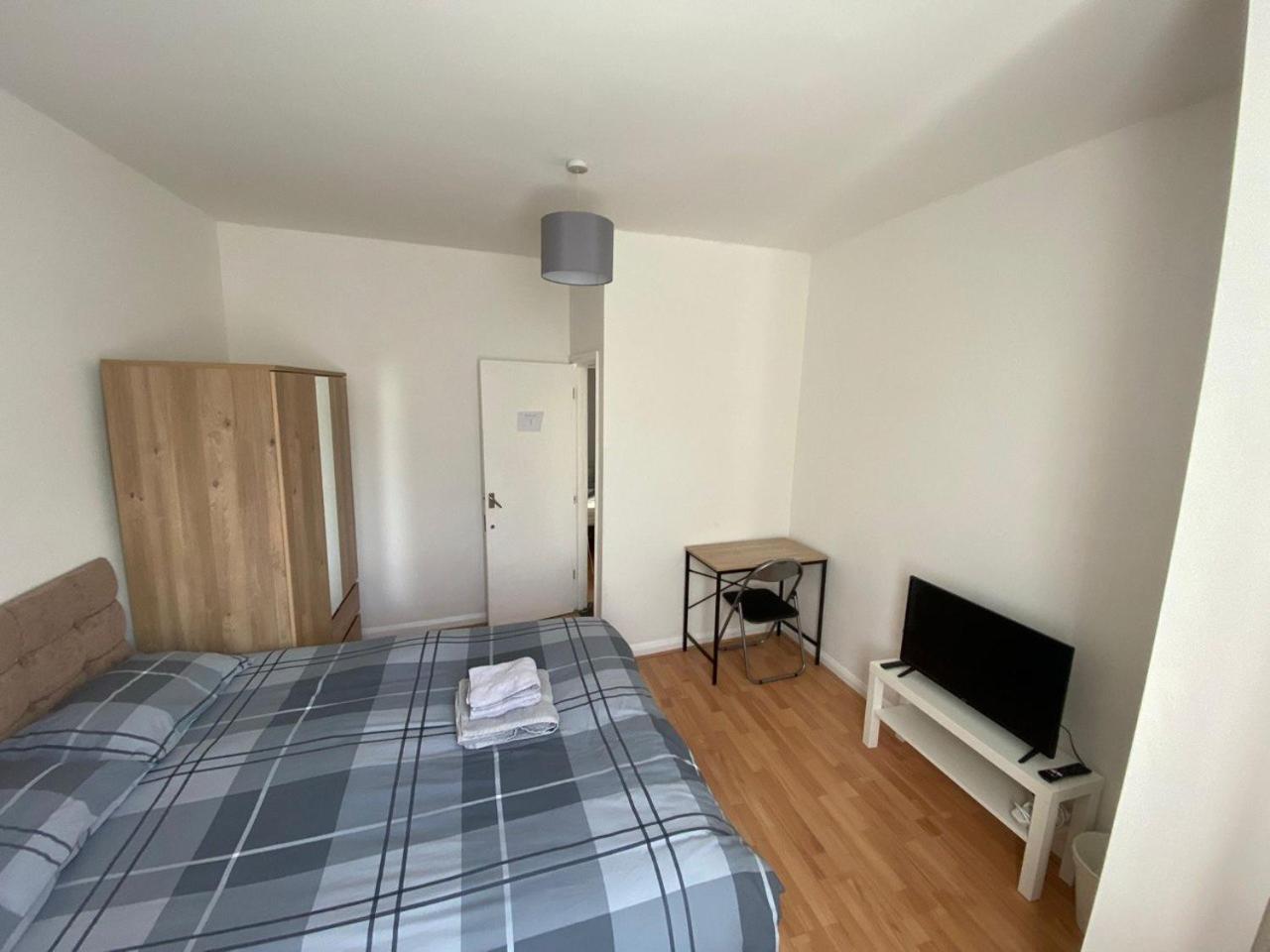 Entire 2 Bed Flat 10 Mins To Central Apartment *