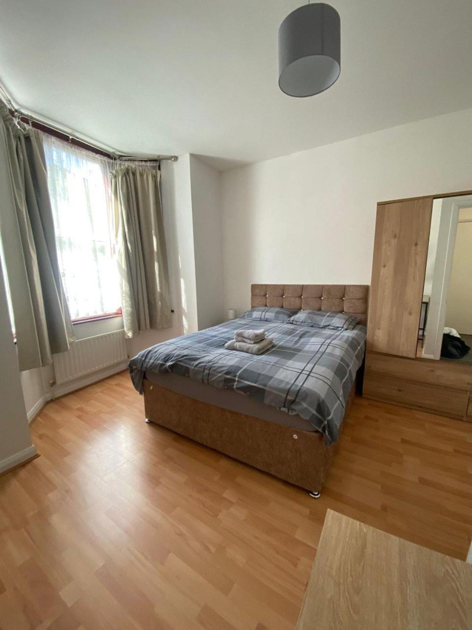 Apartment Entire 2 Bed Flat 10 Mins To Central London