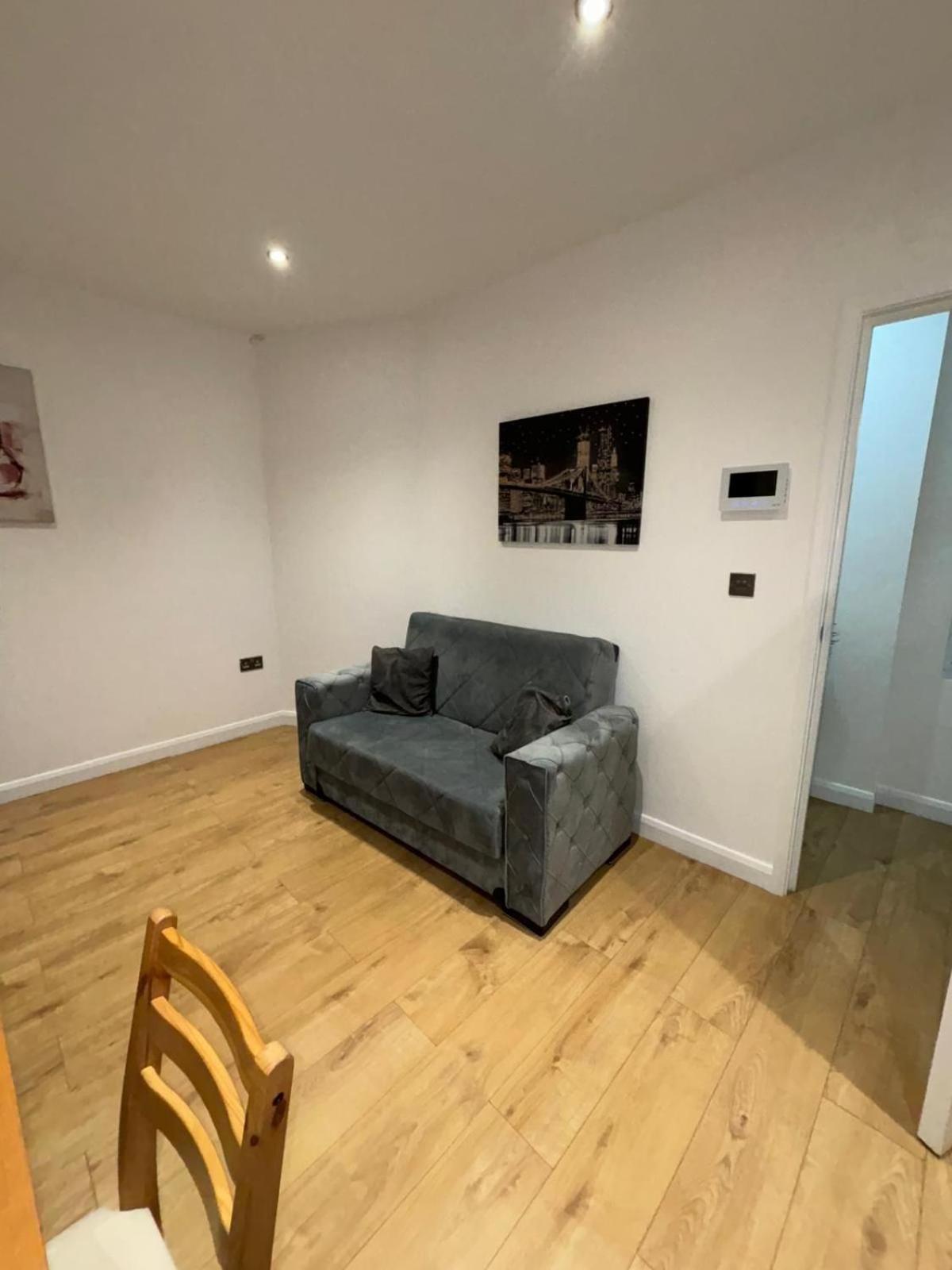 Apartment In Battersea Near Power Station/london Eye Bs3 *