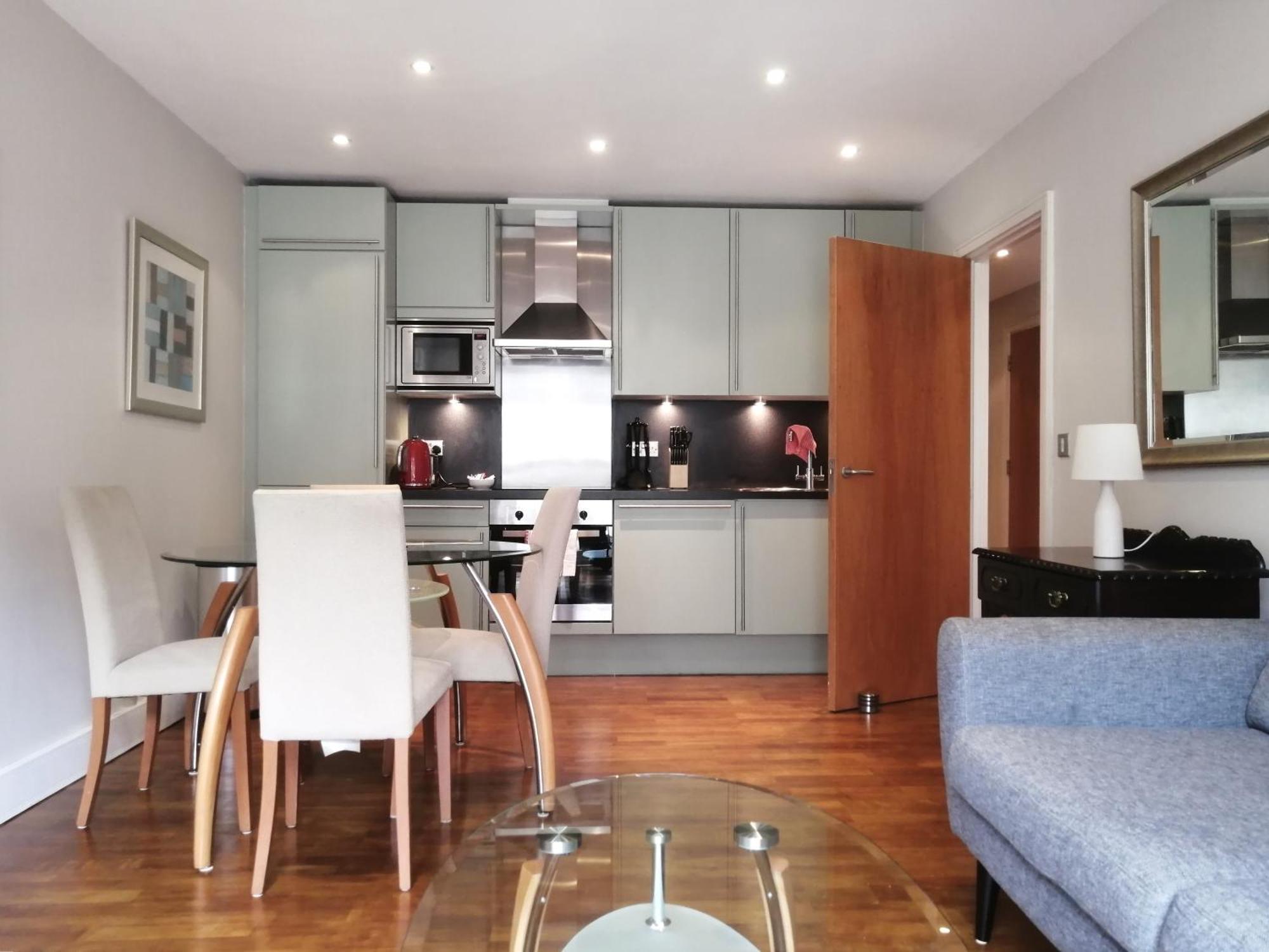 Still Life Tower Hill Executive Apartment London