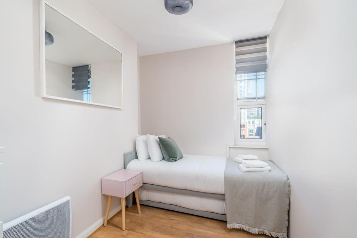 Of - Lovely Two Bedroom Lejlighed *
