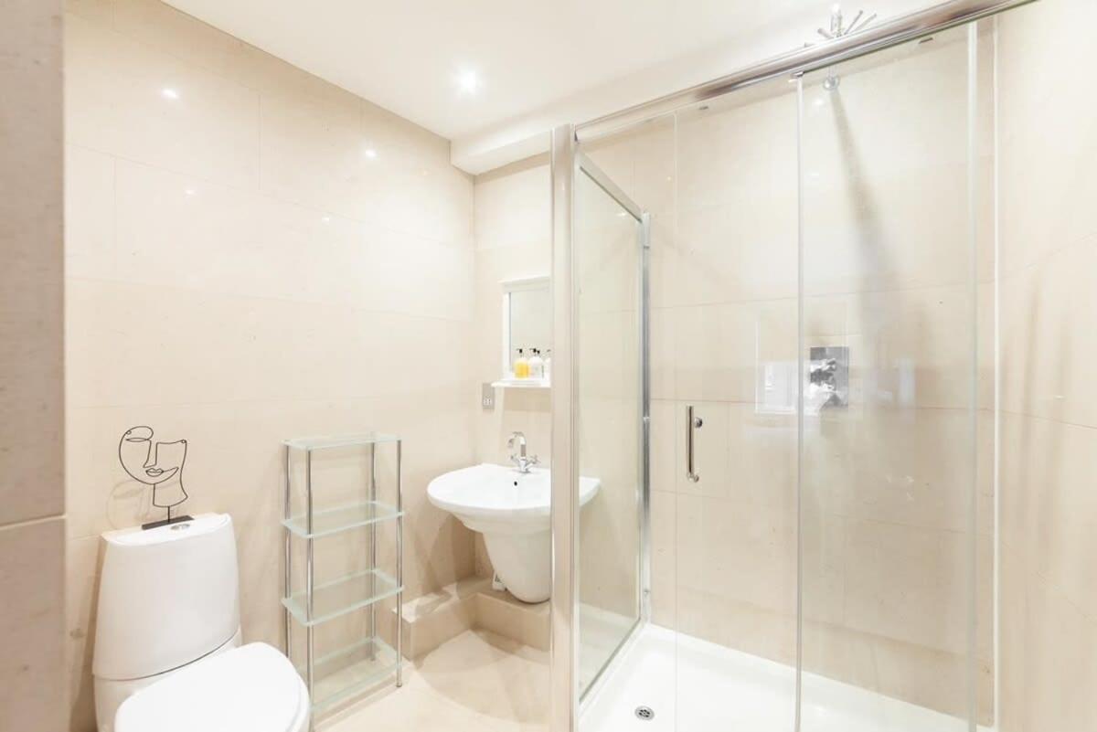 Modern And Comfortable Air-conditioned 2br Flat Appartement