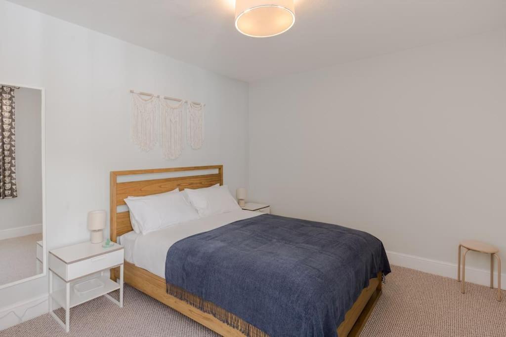 The Oval Abode