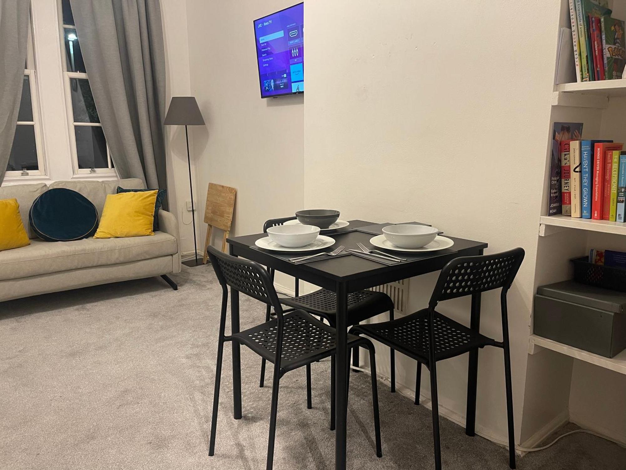 Hébergement de vacances Tooting - Cosy 2 Bedroom House With Garden, 5 Mins Walk To Tube Station Londres