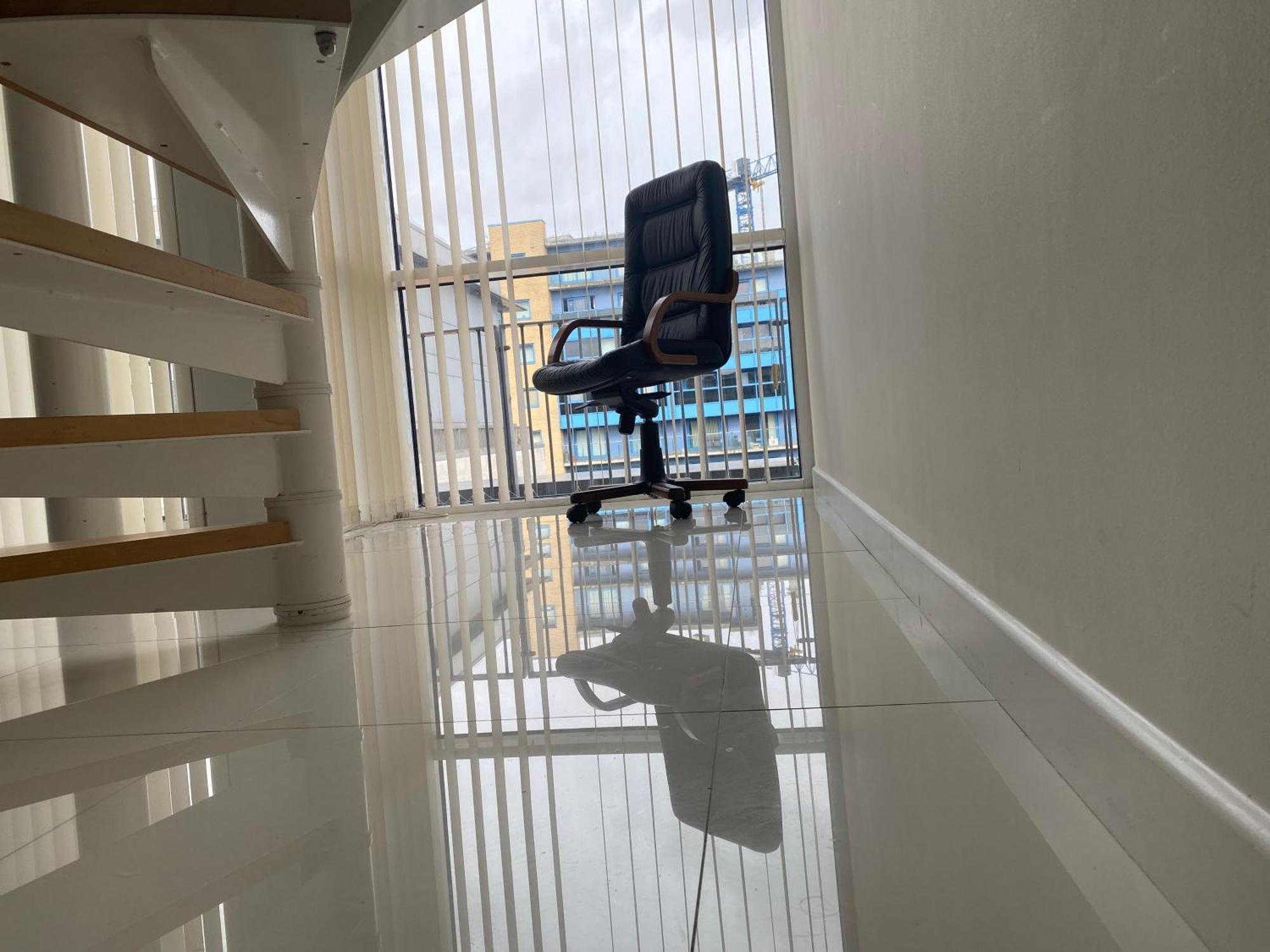 Cosy 3 Bed Penthouse In Royal Docks Londra
