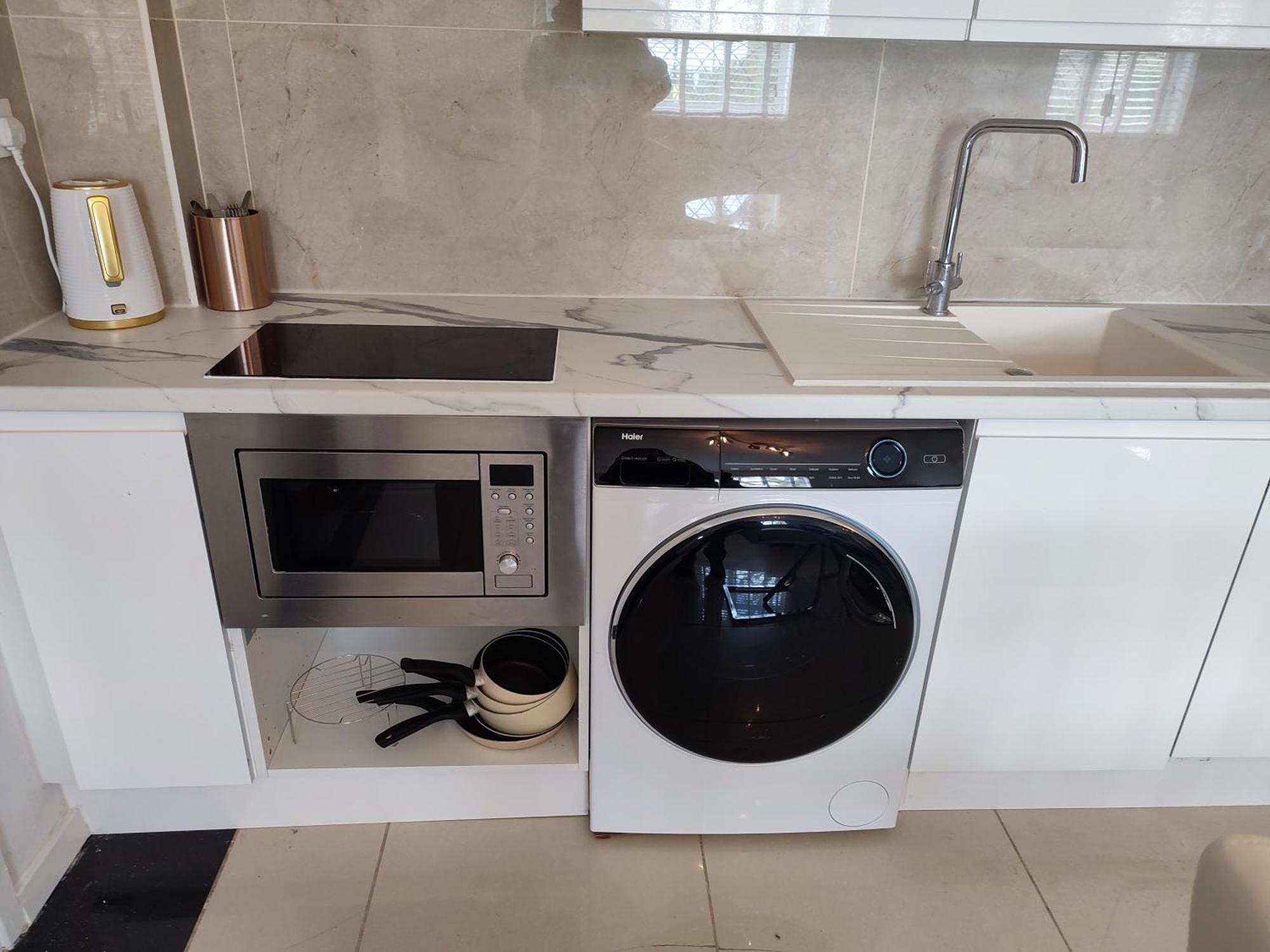 Bright And Spacious Studio Flat Londen