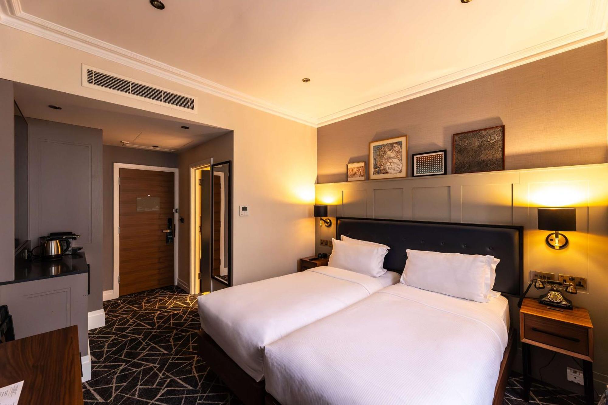 100 Queen's Gate London, Curio Collection By Hilton Hotell London