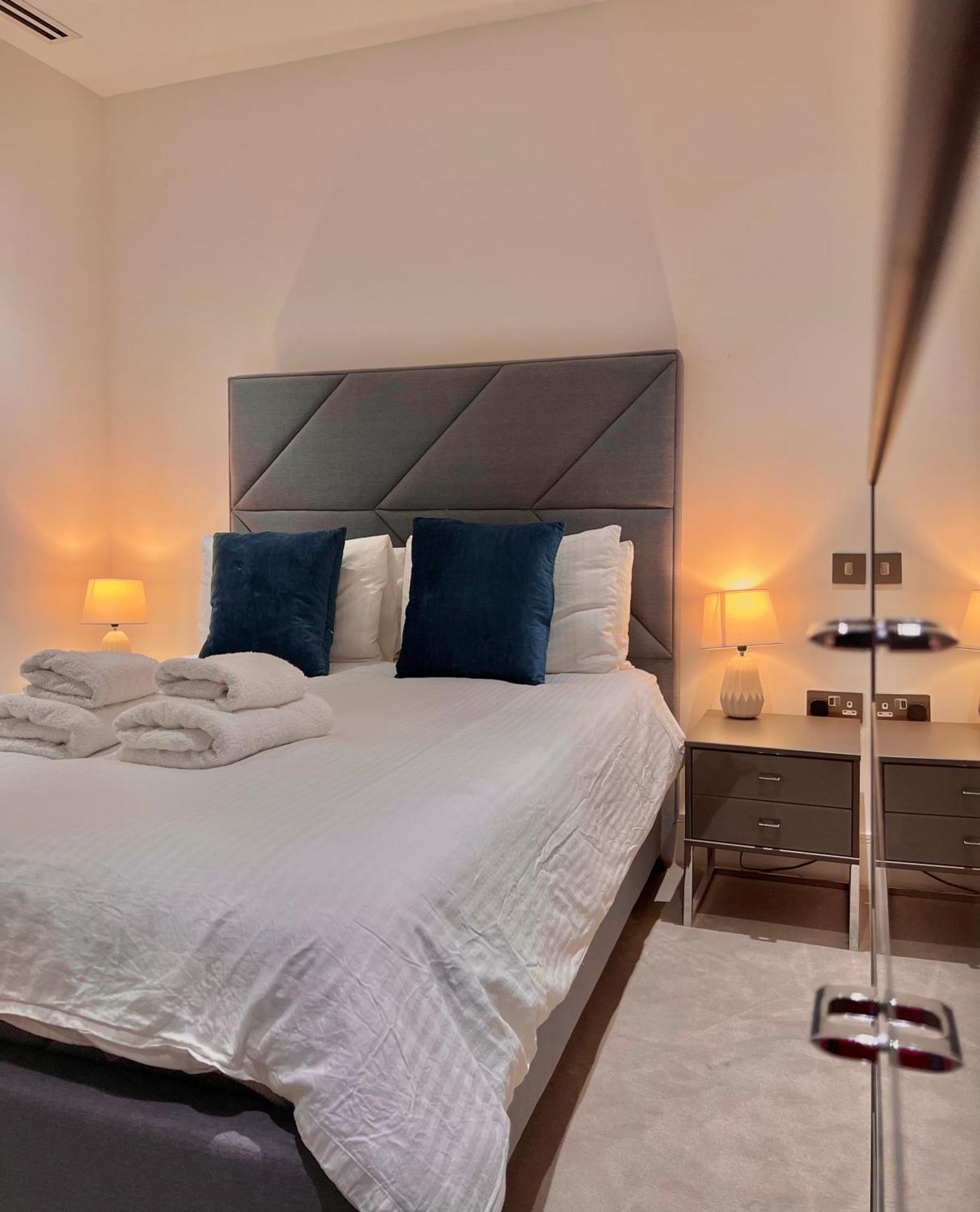 Luxury 2 Bedroom In Old Street, Lägenhet London