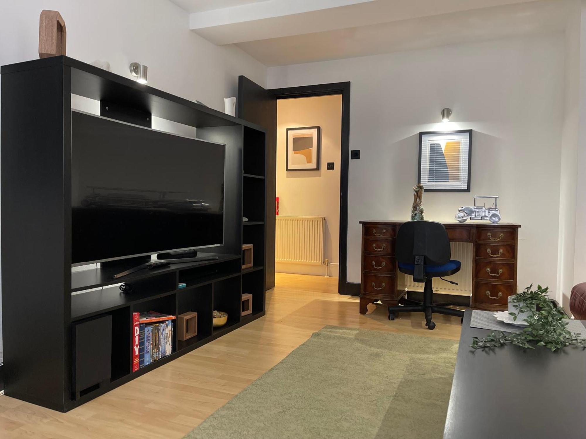 Apartment Immaculate 2-bed In London