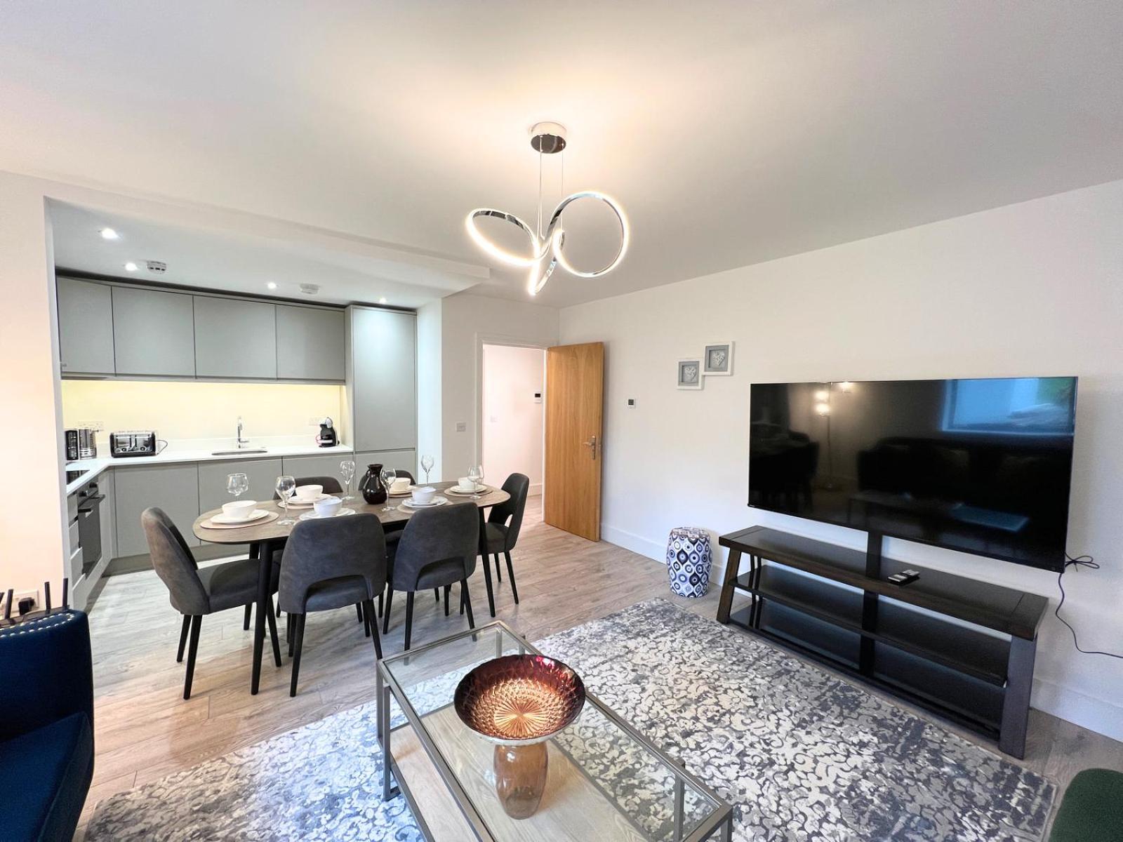 C1, Luxury 2 Bedroom Flat In Wembley Lägenhet *