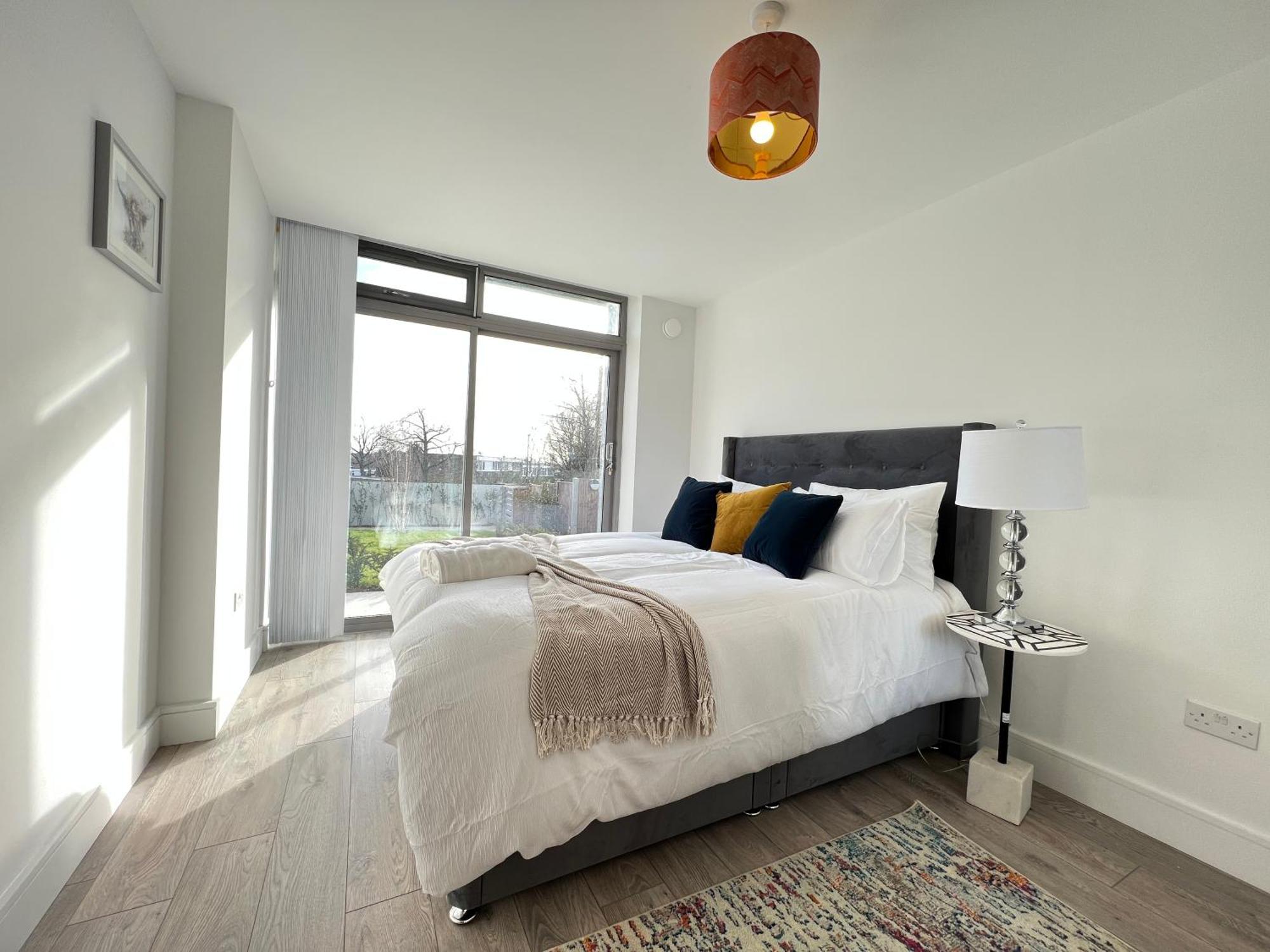 C1, Luxury 2 Bedroom Flat In Wembley Lägenhet