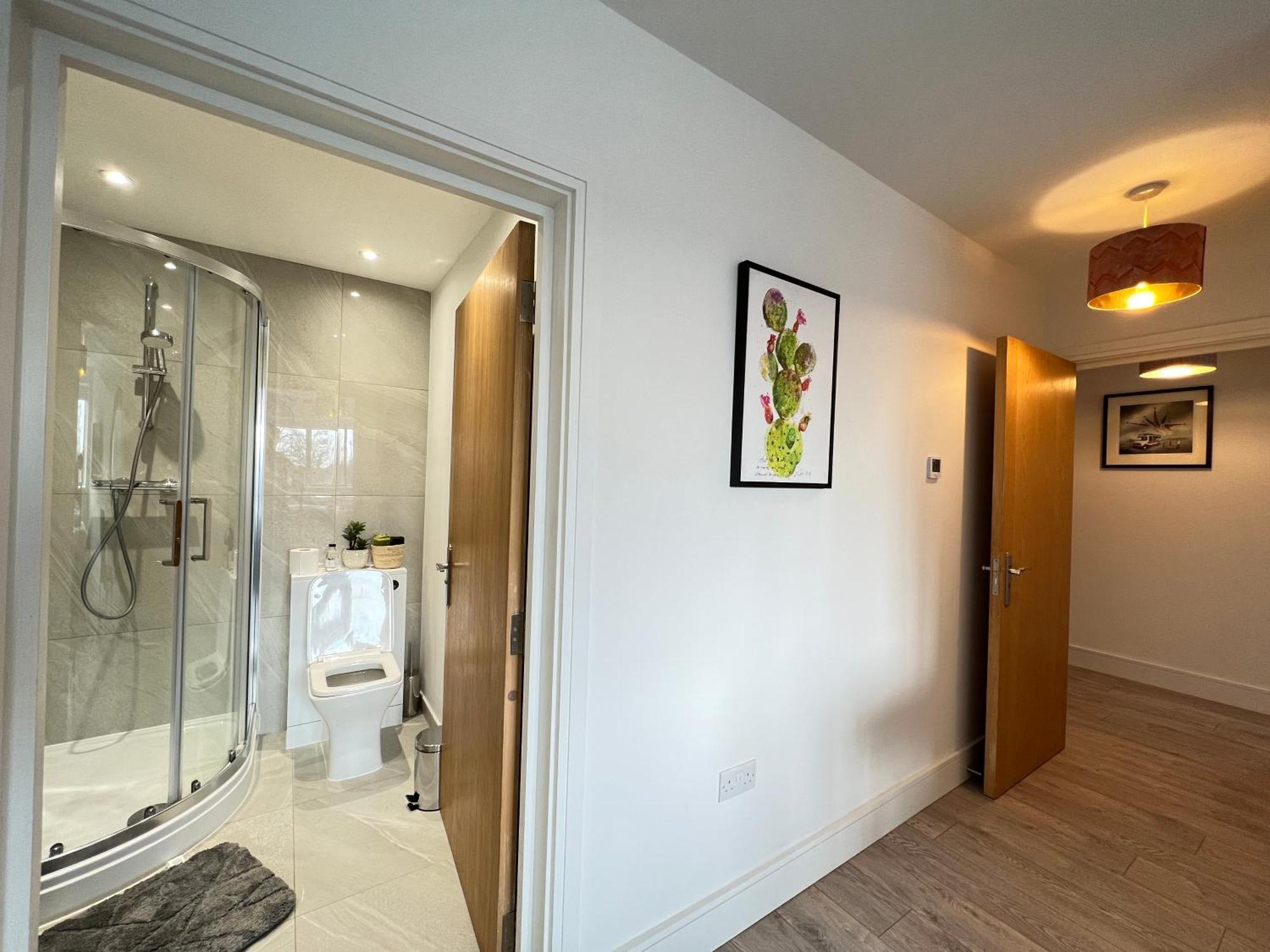C1, Luxury 2 Bedroom Flat In Wembley Lägenhet London