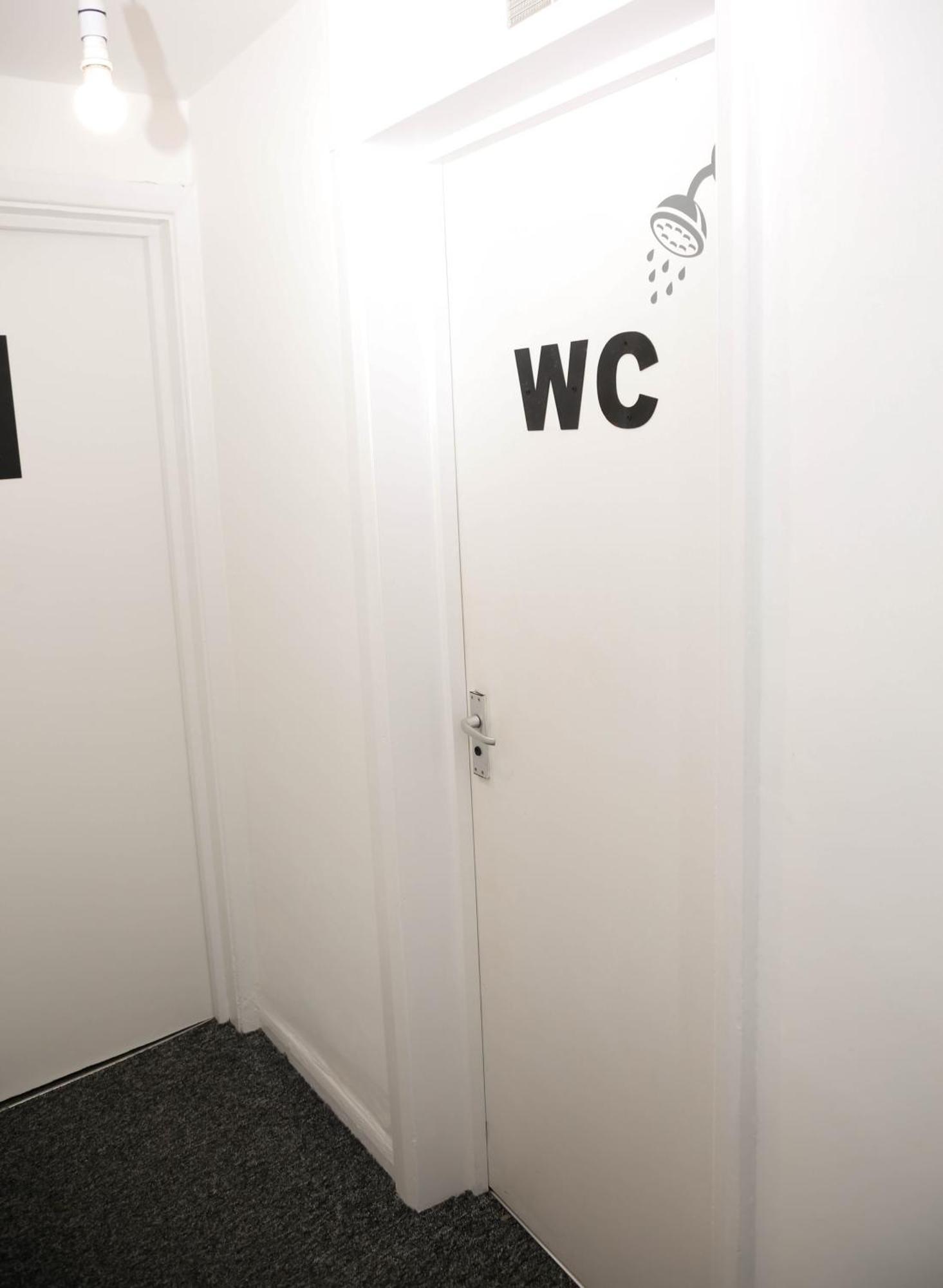 Stylish 1-minute Walk To Camden Town Metro, Shops, Cafes, Bars & Restaurants With Shared Bathrooms Séjour chez l'habitant