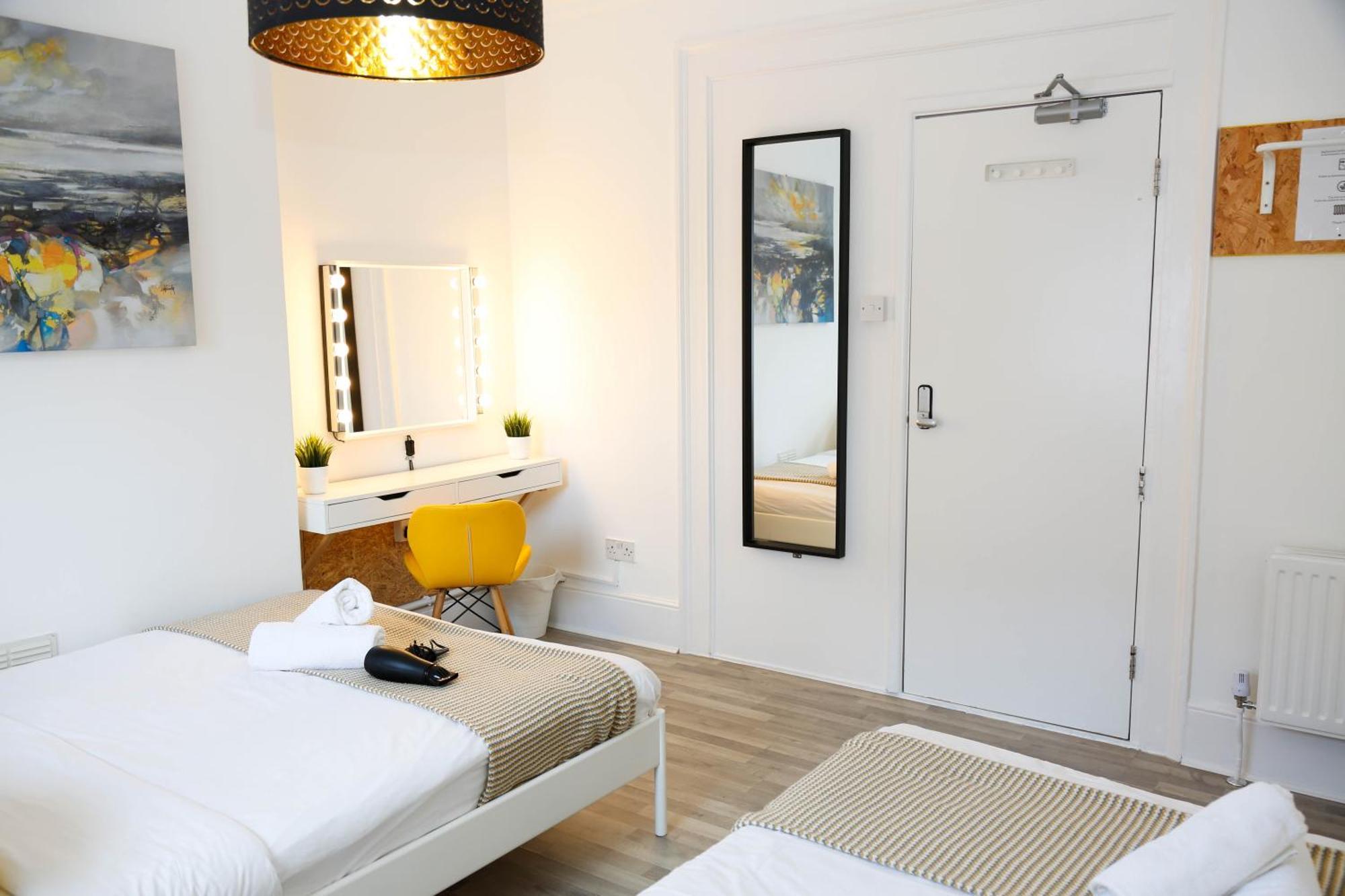 Séjour chez l'habitant Stylish 1-minute Walk To Camden Town Metro, Shops, Cafes, Bars & Restaurants With Shared Bathrooms *