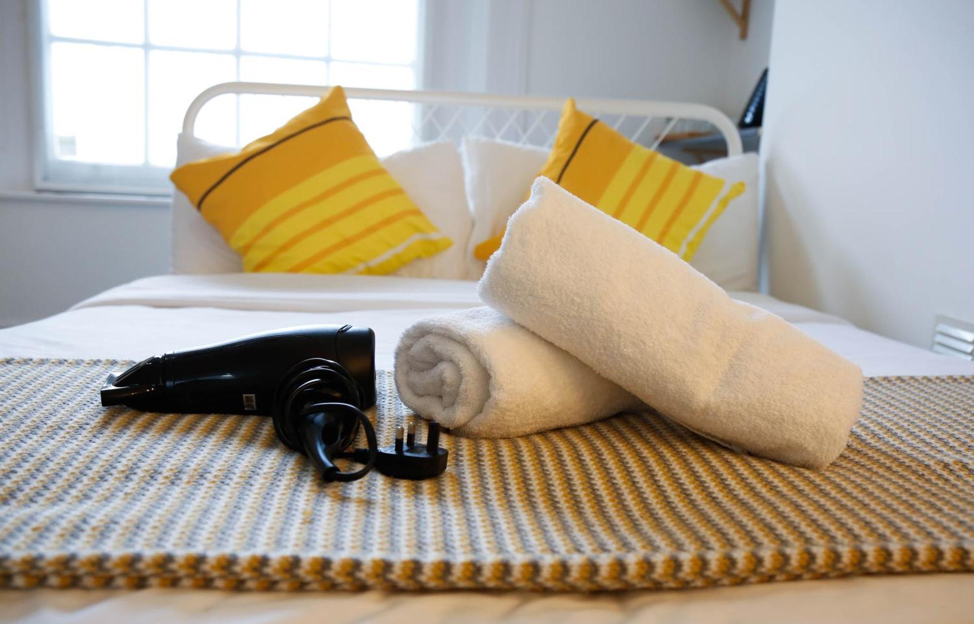Stylish 1-minute Walk To Camden Town Metro, Shops, Cafes, Bars & Restaurants With Shared Bathrooms