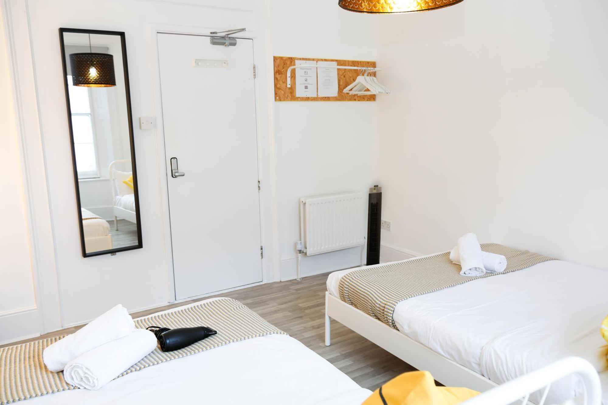 Stylish 1-minute Walk To Camden Town Metro, Shops, Cafes, Bars & Restaurants With Shared Bathrooms Séjour chez l'habitant