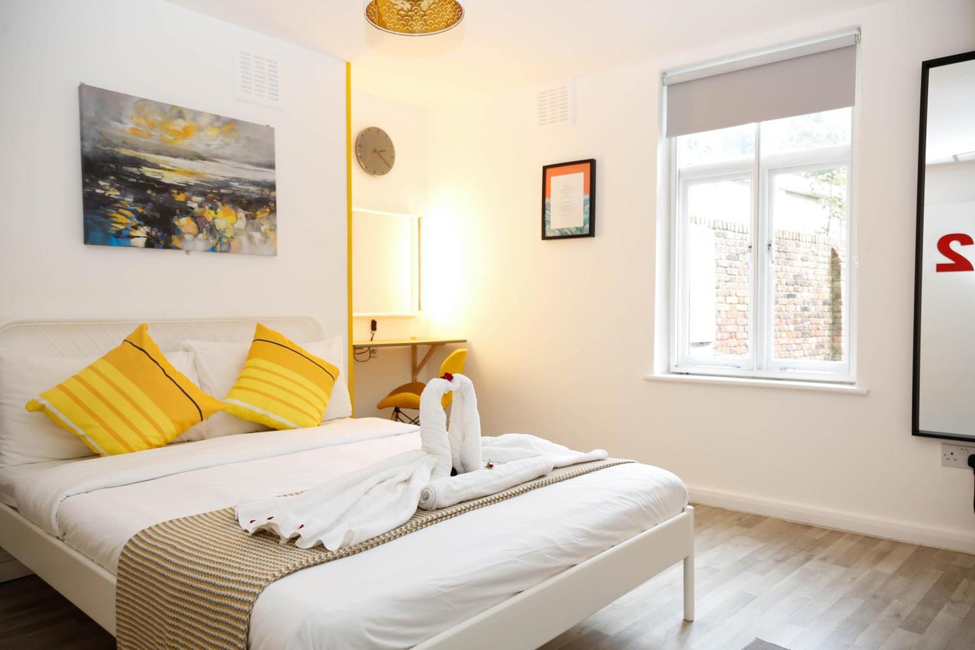 Stylish 1-minute Walk To Camden Town Metro, Shops, Cafes, Bars & Restaurants With Shared Bathrooms Séjour chez l'habitant Londres