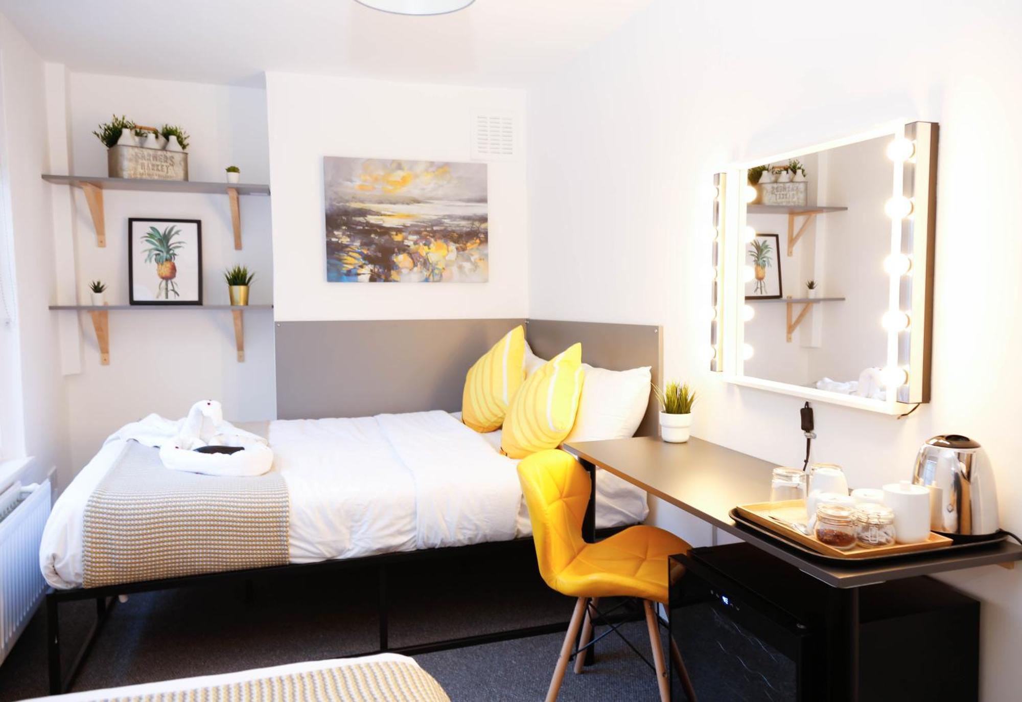 Séjour chez l'habitant Stylish 1-minute Walk To Camden Town Metro, Shops, Cafes, Bars & Restaurants With Shared Bathrooms *