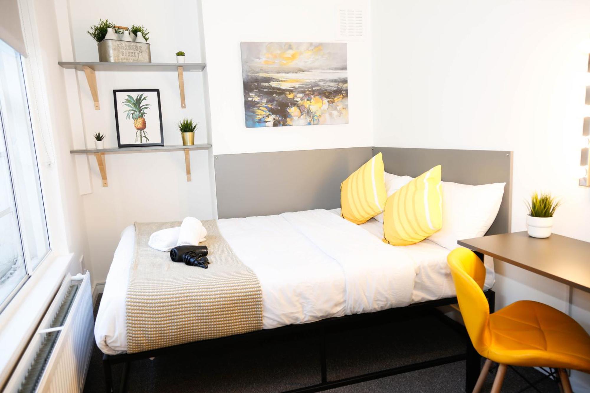 Stylish 1-minute Walk To Camden Town Metro, Shops, Cafes, Bars & Restaurants With Shared Bathrooms Séjour chez l'habitant
