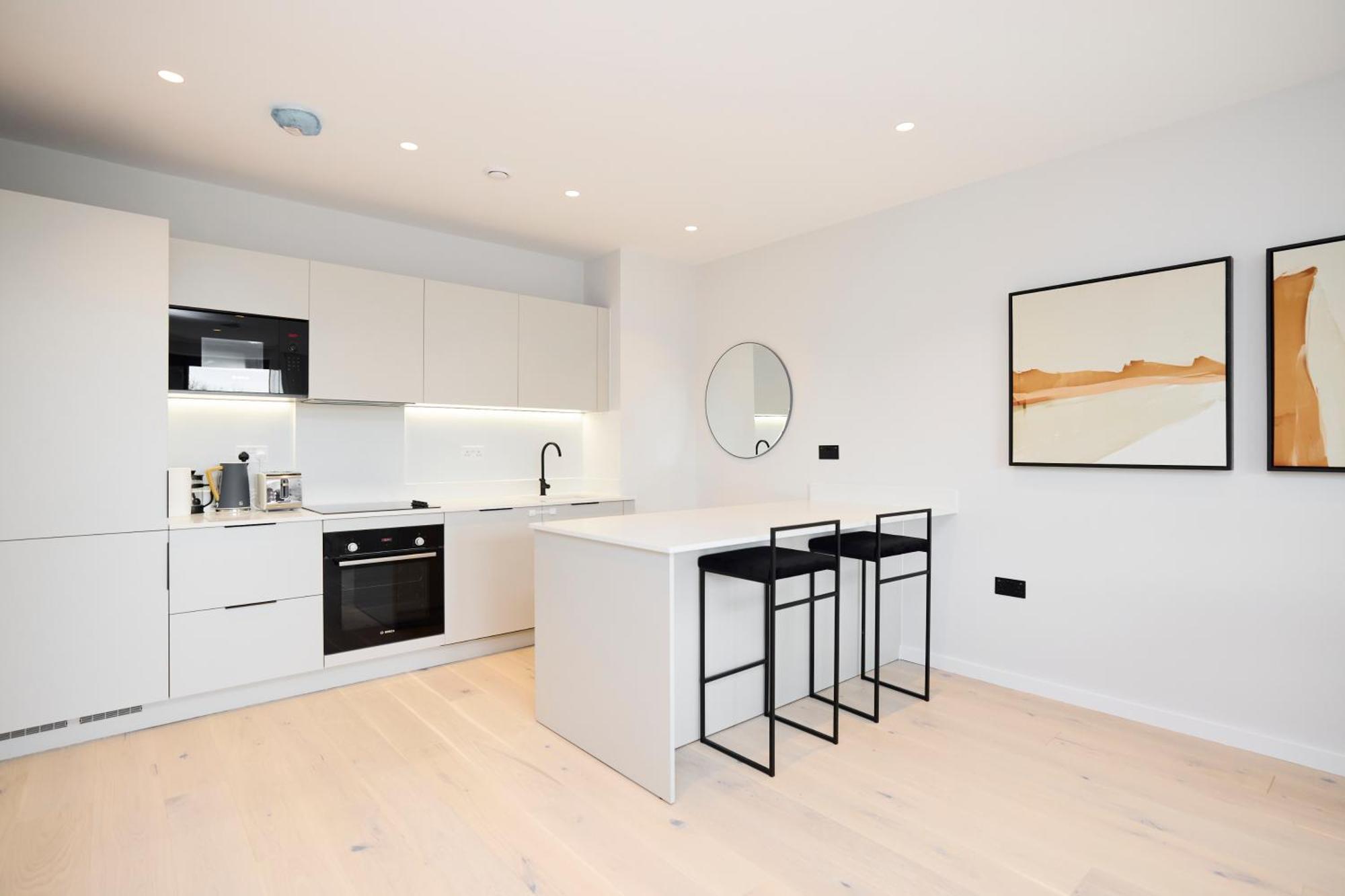 The Brondesbury Scenery - Bright 1bdr Flat With Balcony & Parking Lejlighed *