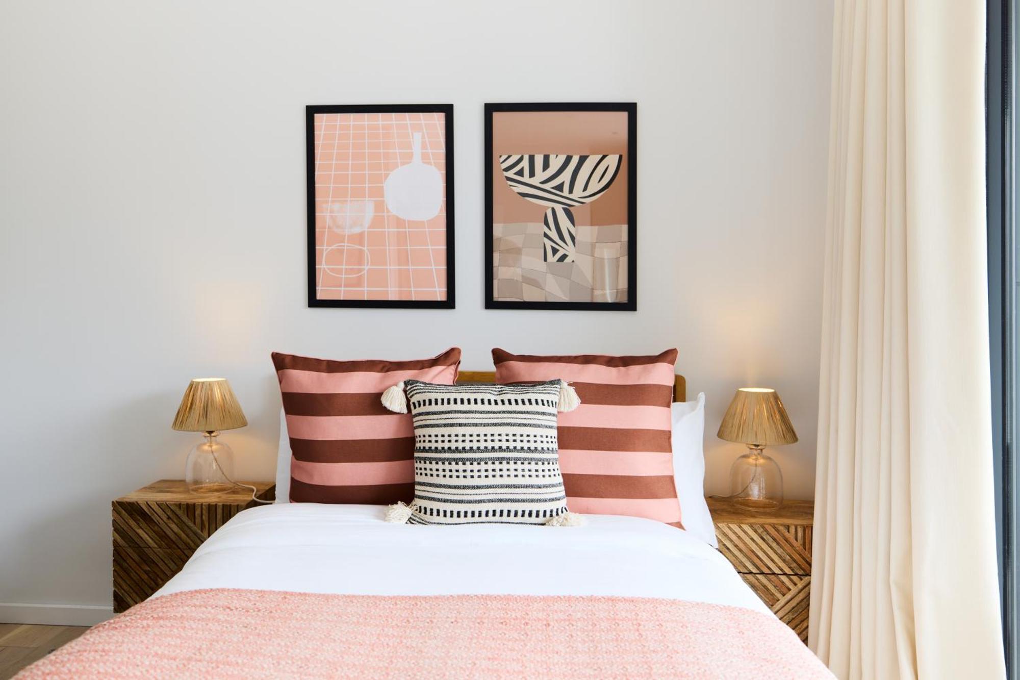 The Brondesbury Hideaway - Stylish 3bdr Flat With Balcony & Parking Apartment *