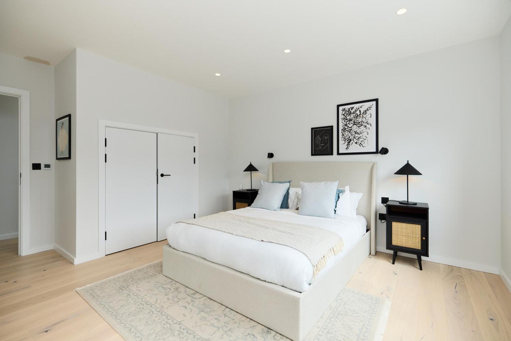 The Brondesbury Hideaway - Stylish 3bdr Flat With Balcony & Parking * London