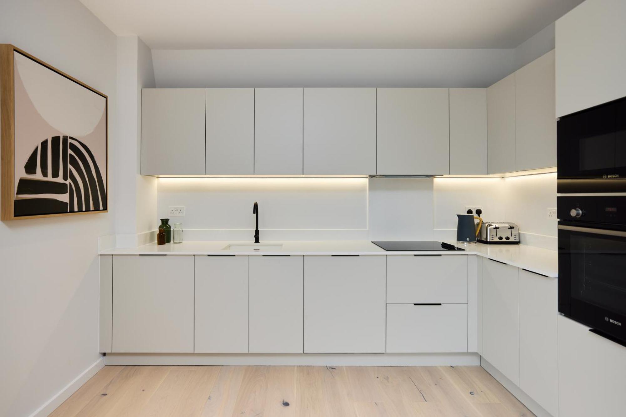 The Brondesbury Hideaway - Stylish 3bdr Flat With Balcony & Parking Apartment *