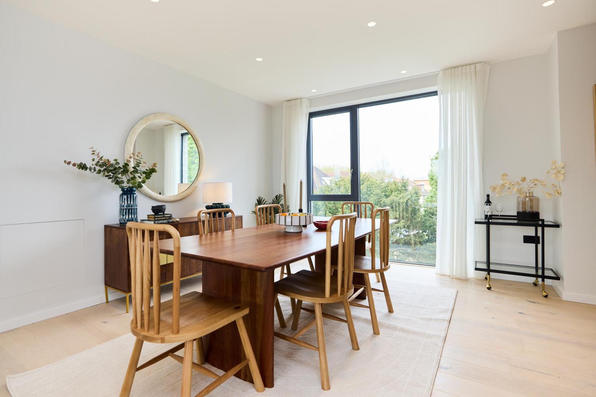 The Brondesbury Hideaway - Stylish 3bdr Flat With Balcony & Parking Apartment London