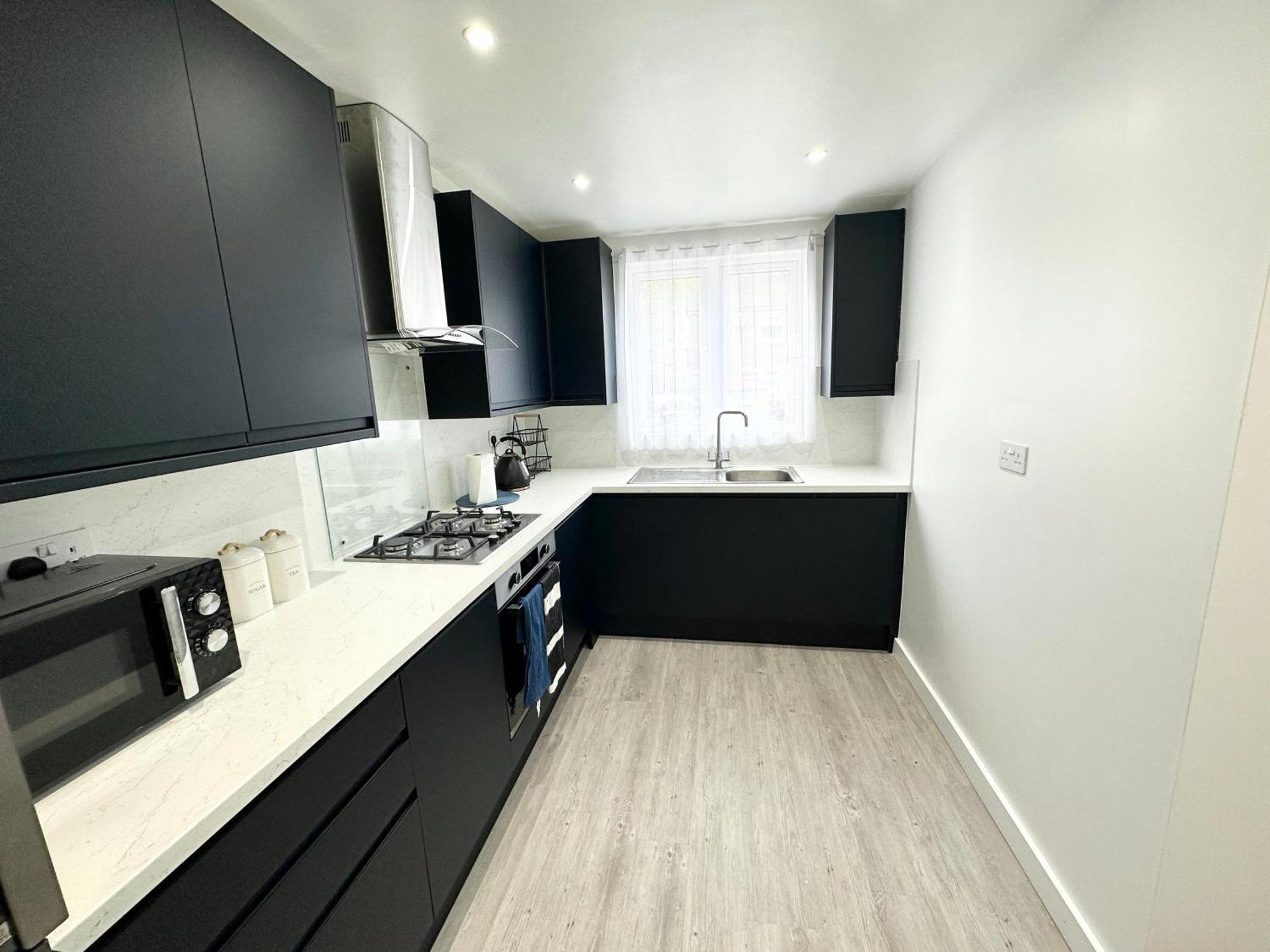 Apartment Newly Renovated Bedrooms Near Train And Bus Station *
