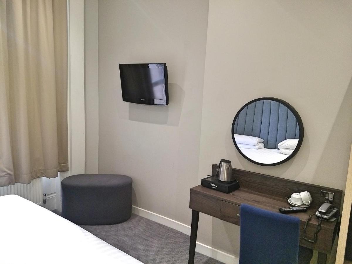 Garden Court Hotell 3*