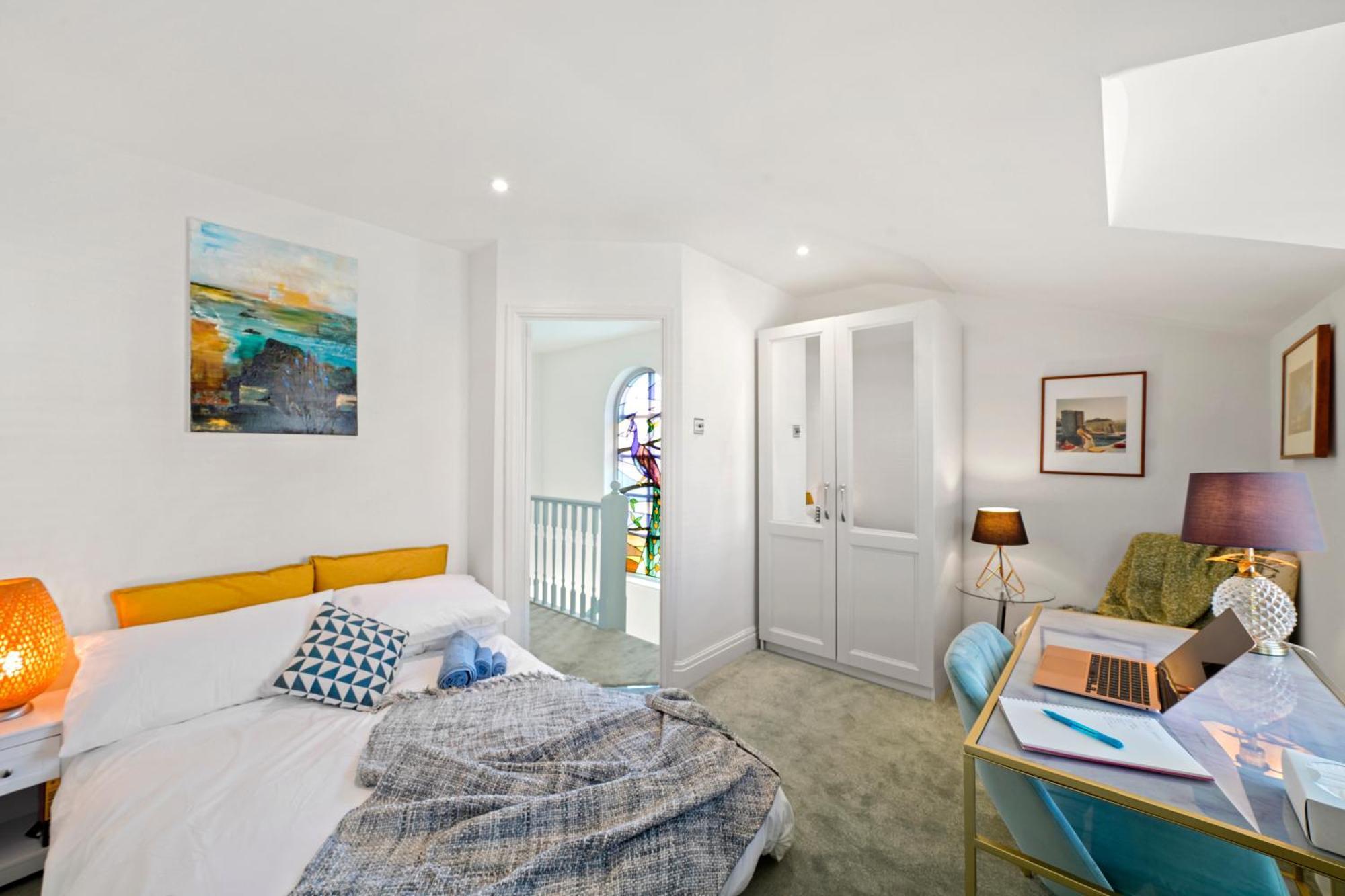 3 Bedroom Mews - Clapham Common - Free Private Parking - Sleeps 5 - Newly Refurbished - Sweetpea & Pillow Feriehus *